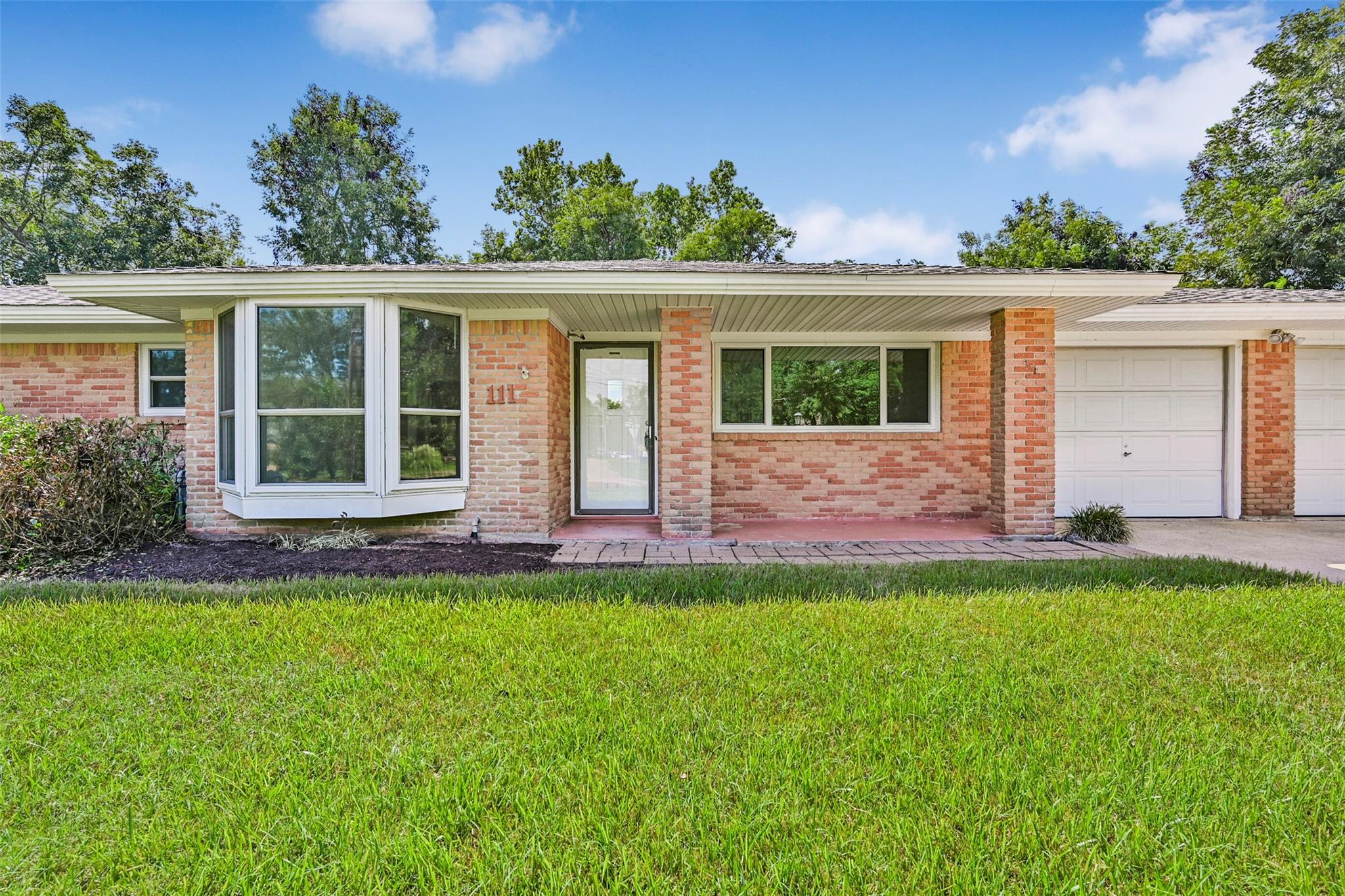 111 Southern Oaks Drive Property Photo 4