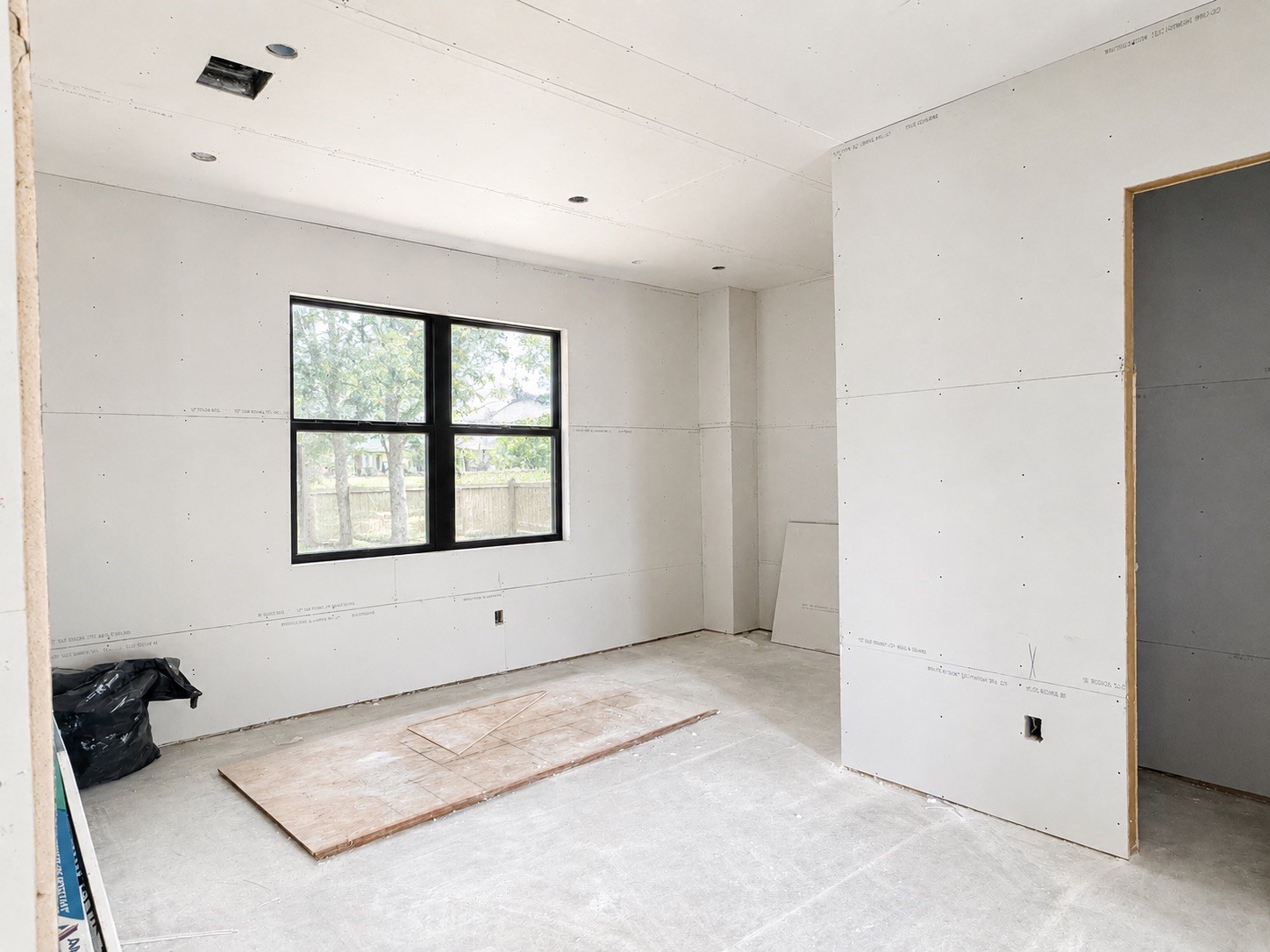 819 E 33rd Street Property Photo 9