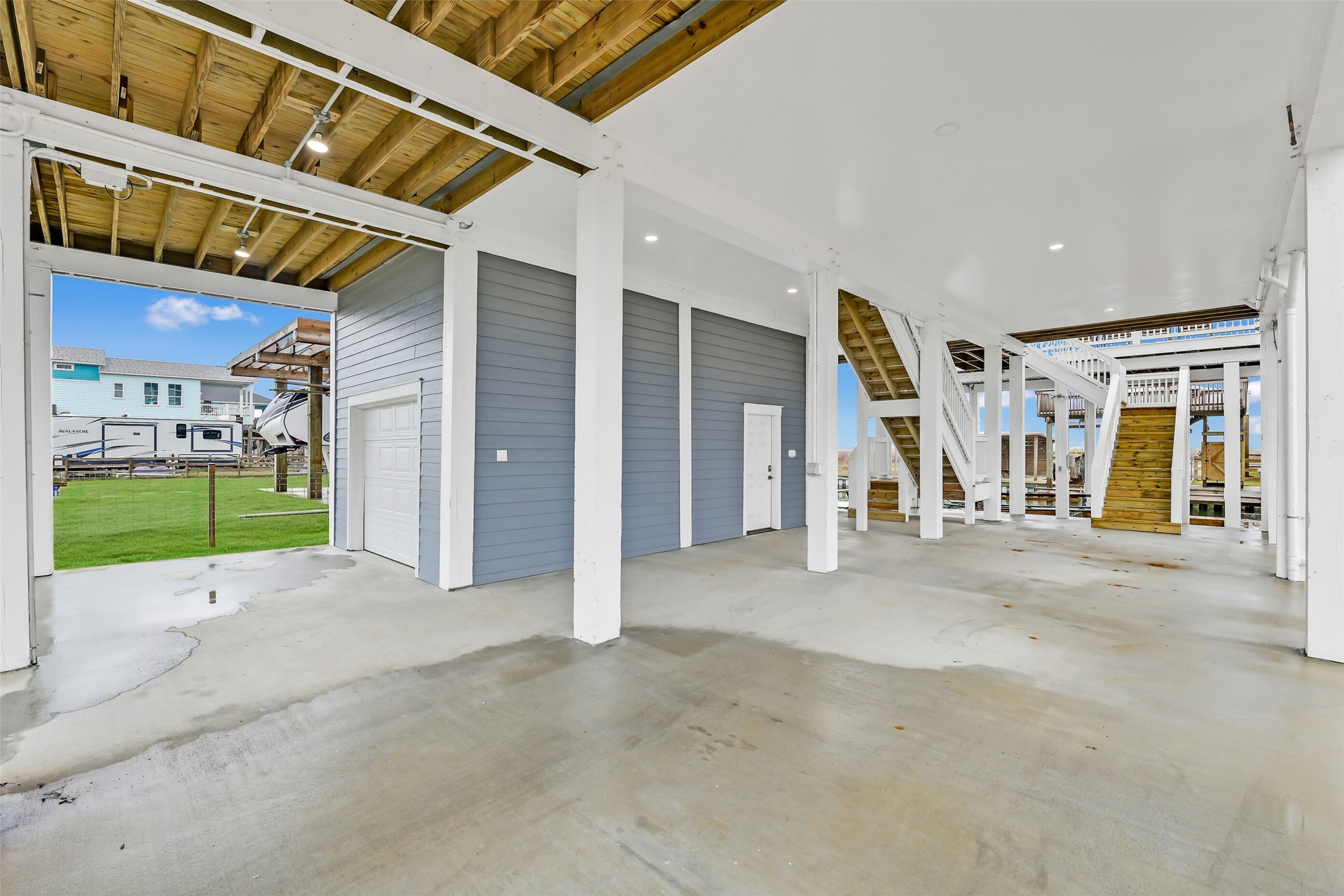 555 Pompano Drive Property Photo 10