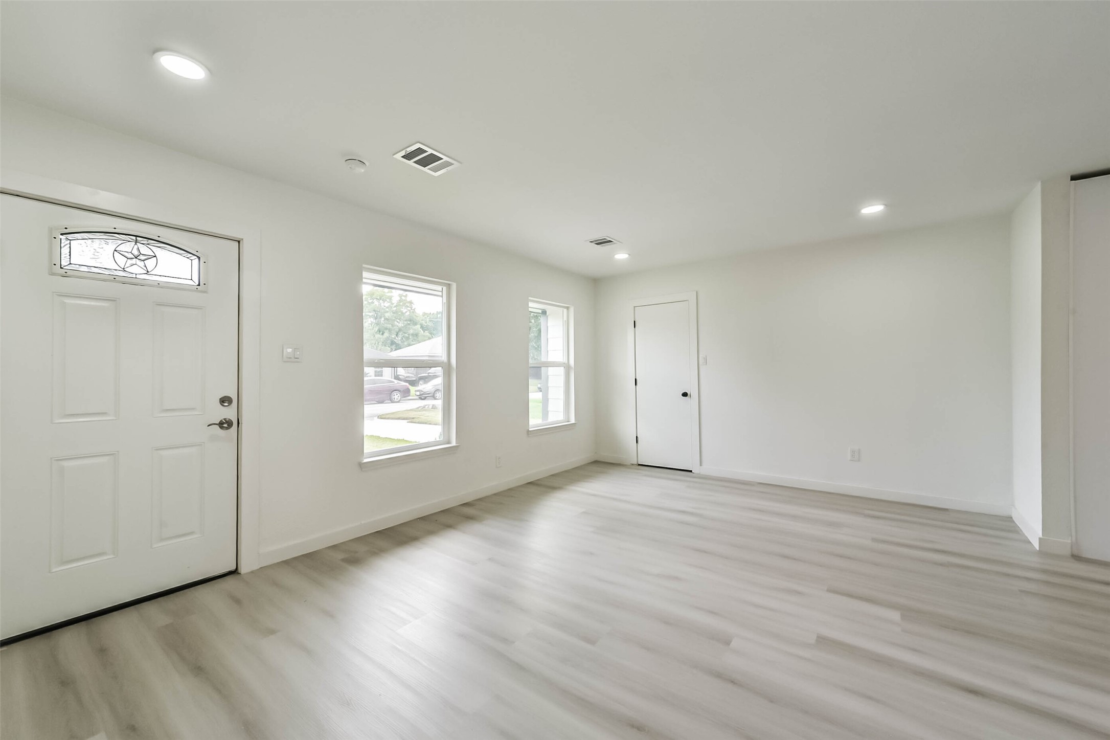 3853 Wentworth Street Property Photo 5