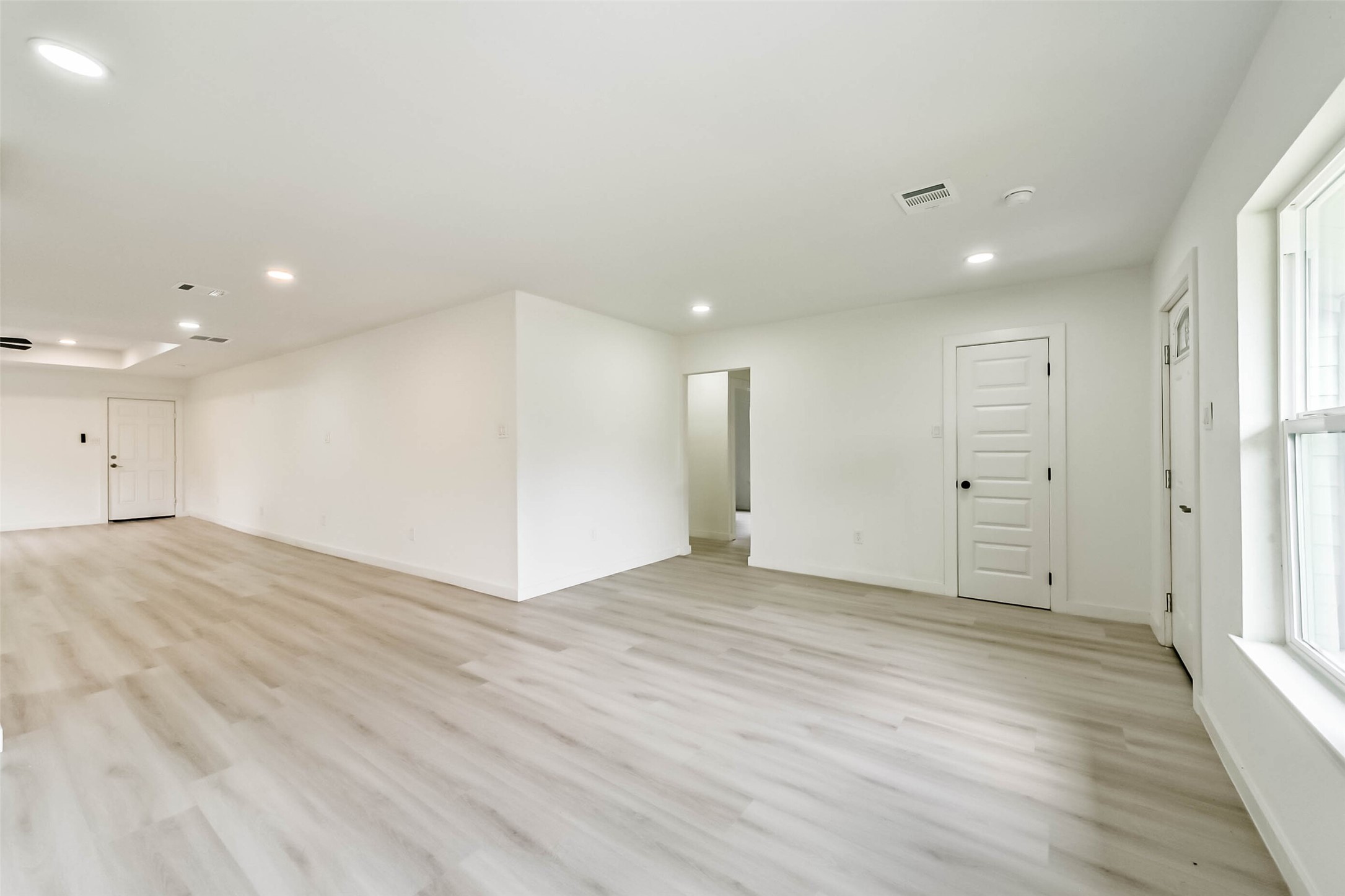 3853 Wentworth Street Property Photo 6