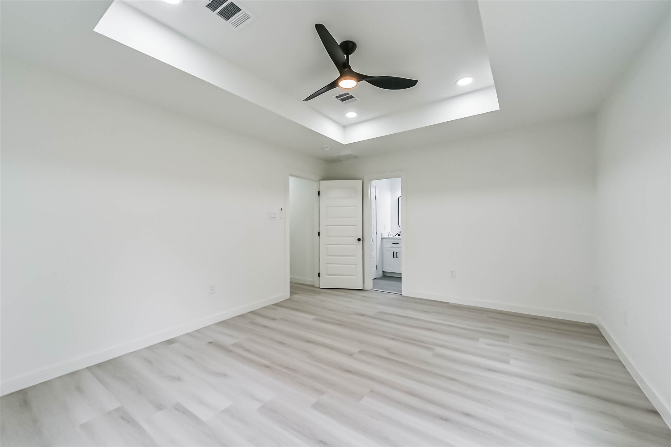 3853 Wentworth Street Property Photo 16