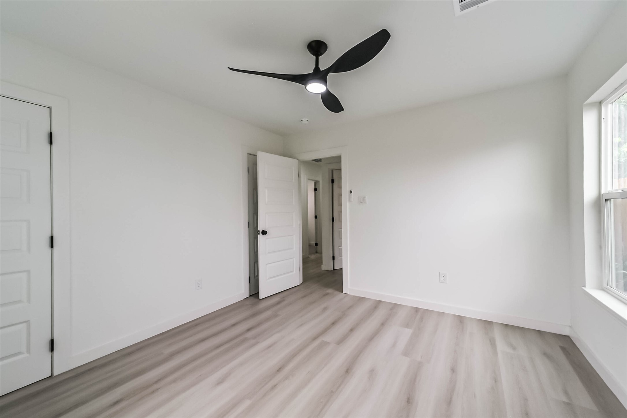 3853 Wentworth Street Property Photo 22