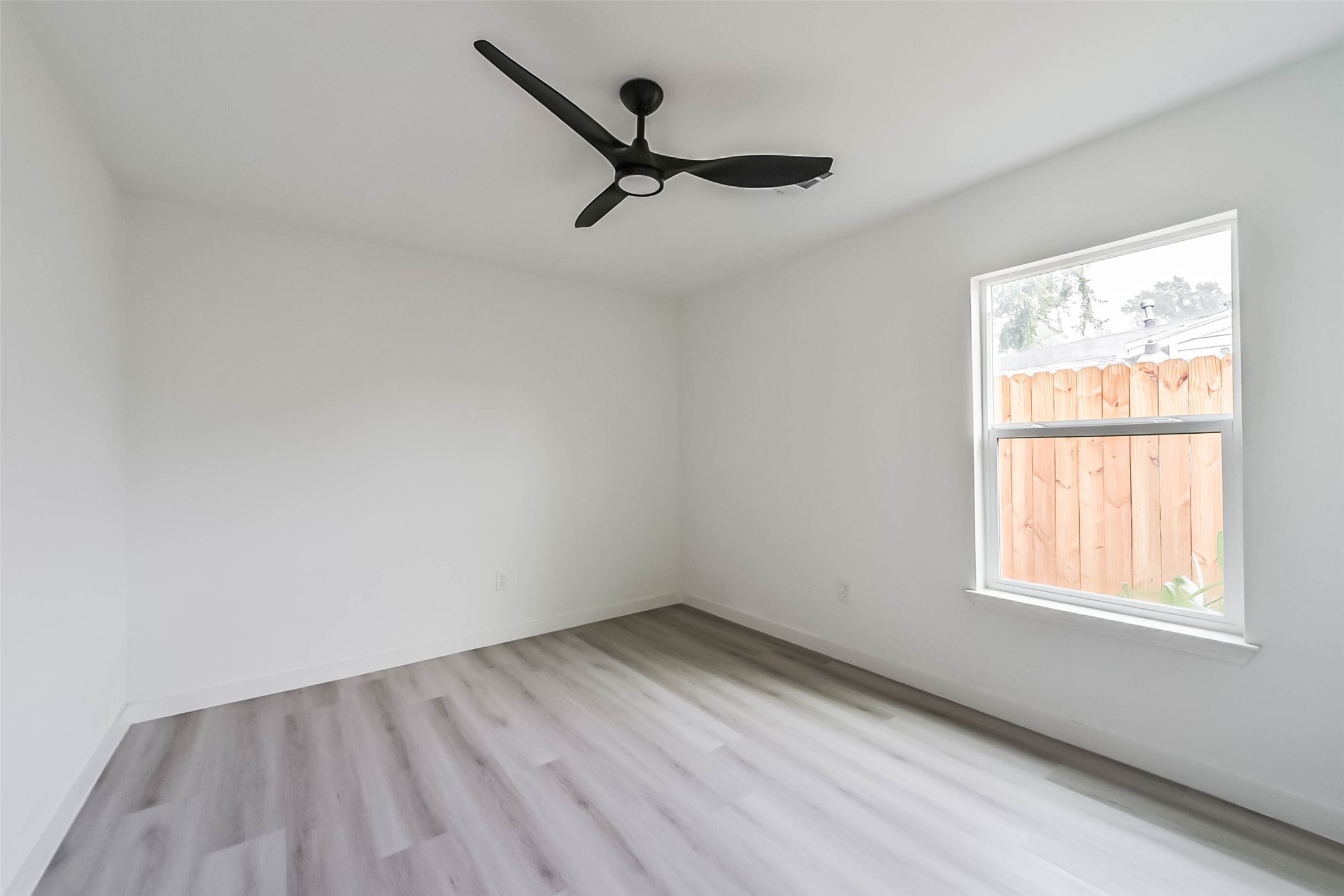 3853 Wentworth Street Property Photo 24