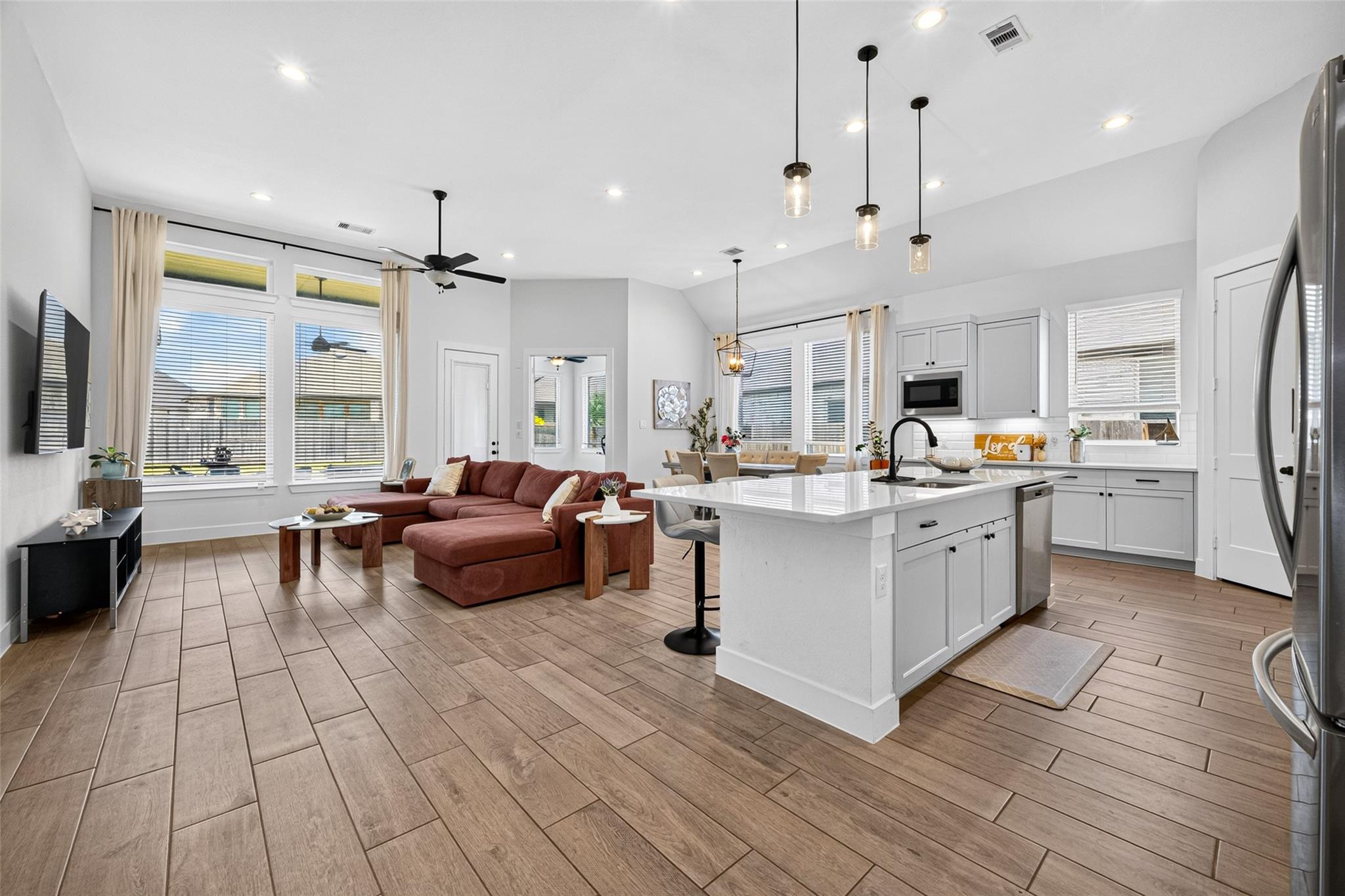 5051 Country Meadows Trail, Iowa Colony Tx 77583 Property Photo 17