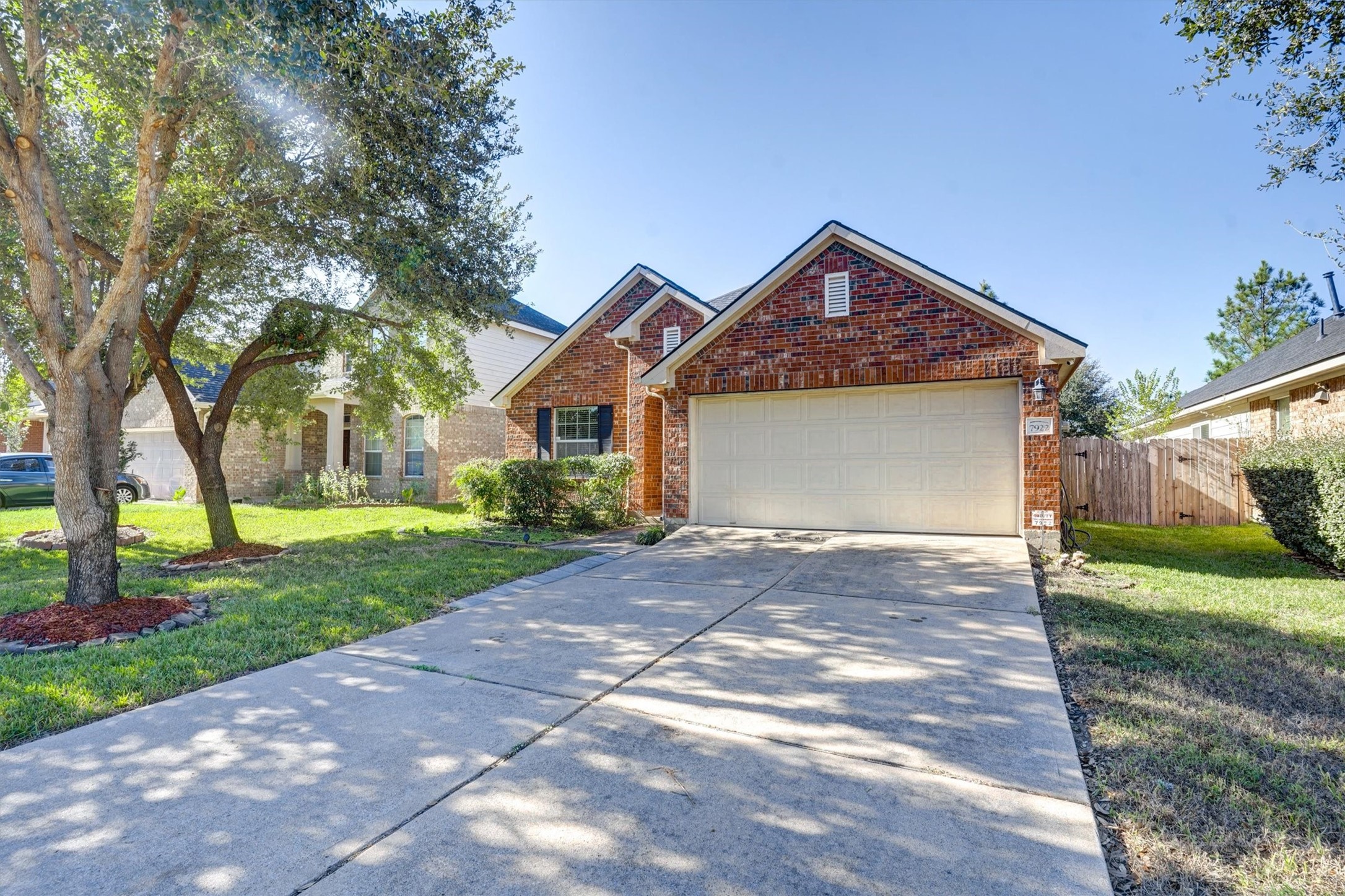 7922 Thorncroft Manor Lane Property Photo 1