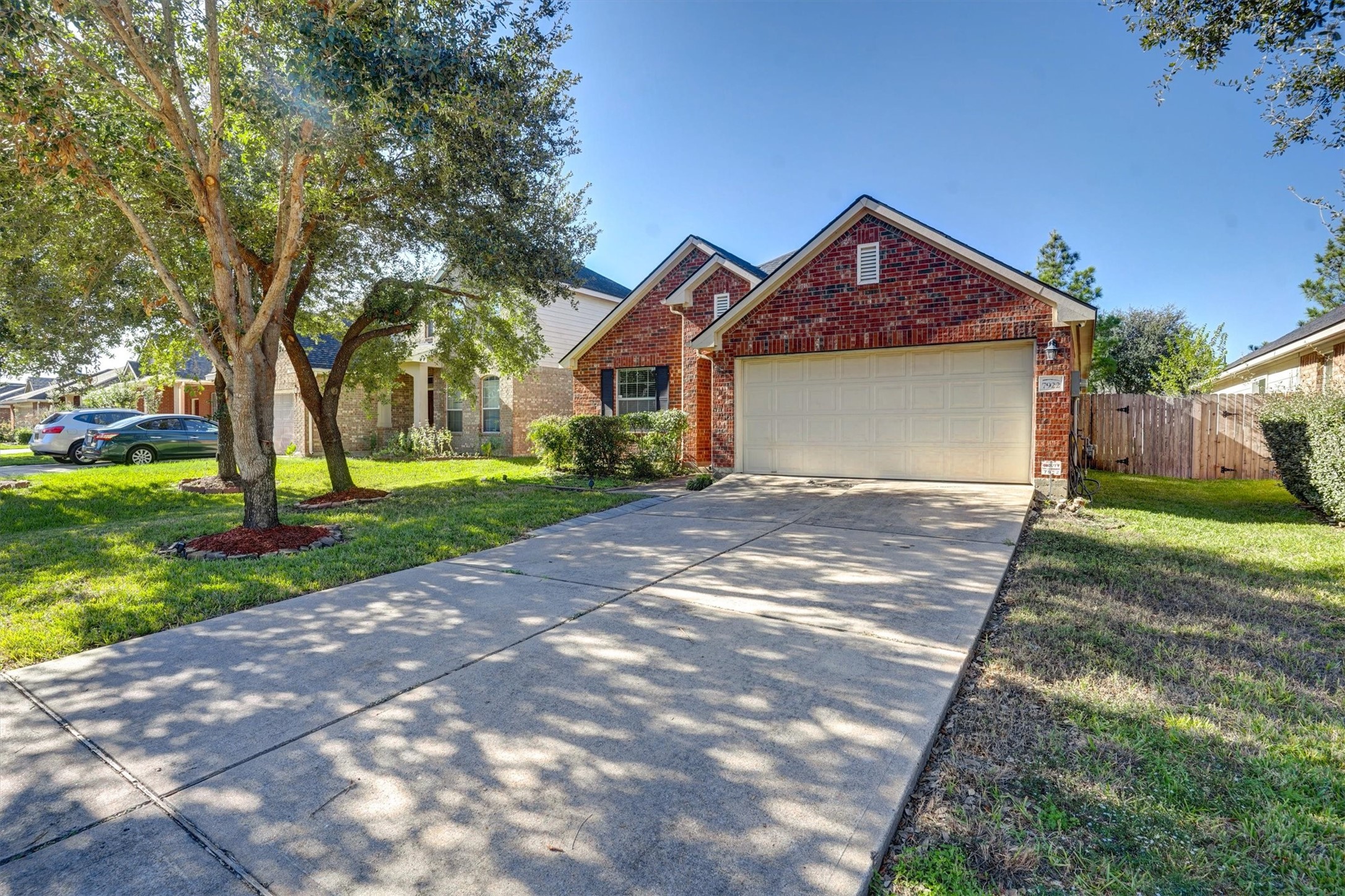 7922 Thorncroft Manor Lane Property Photo 2