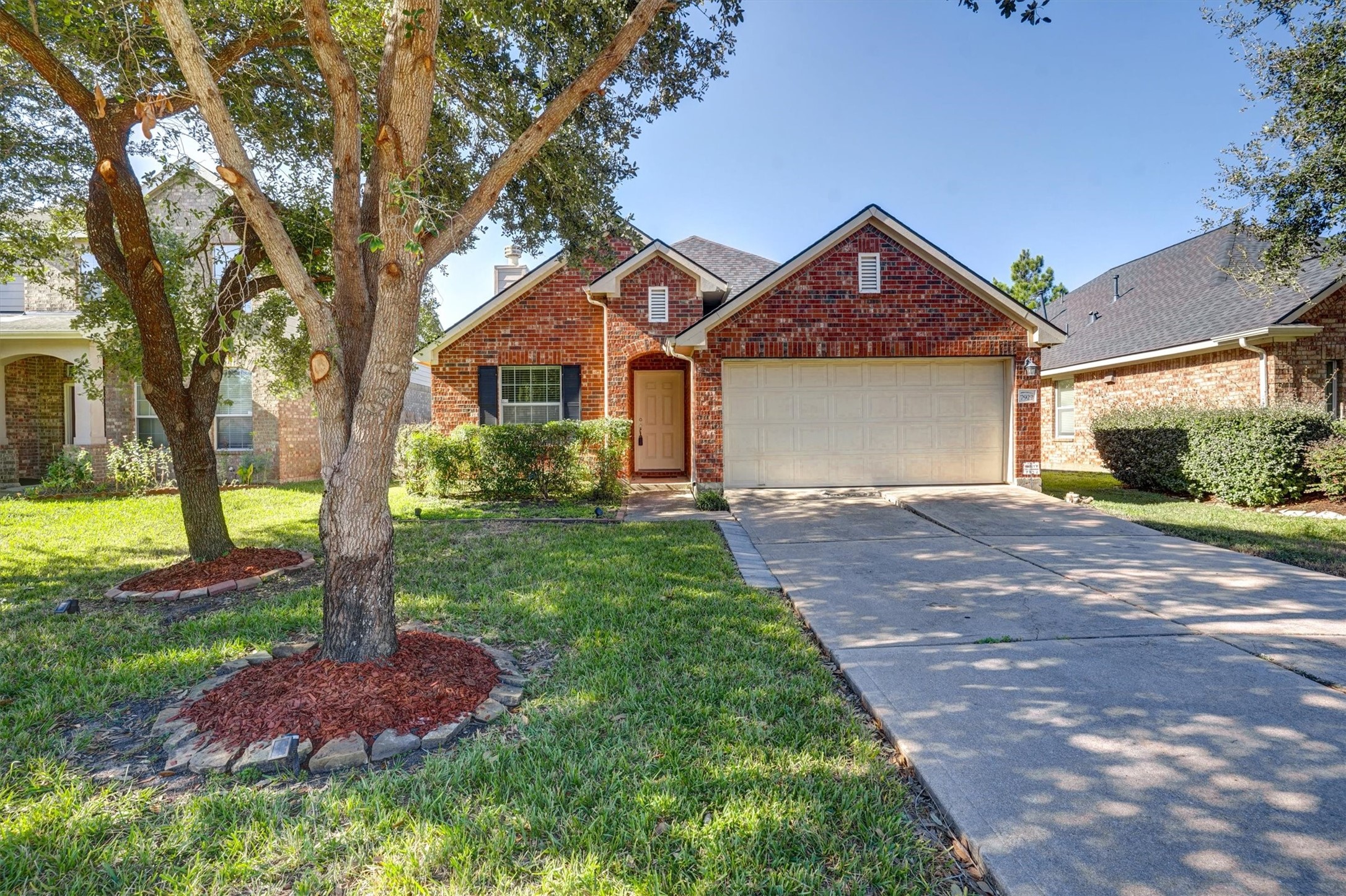 7922 Thorncroft Manor Lane Property Photo 3