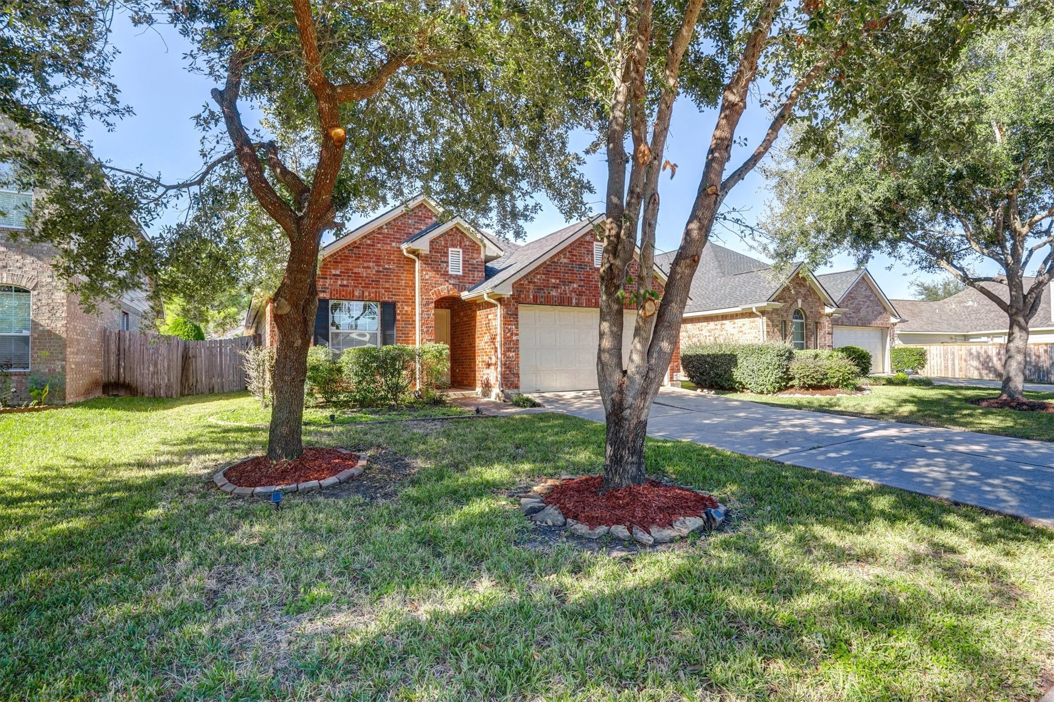 7922 Thorncroft Manor Lane Property Photo 4
