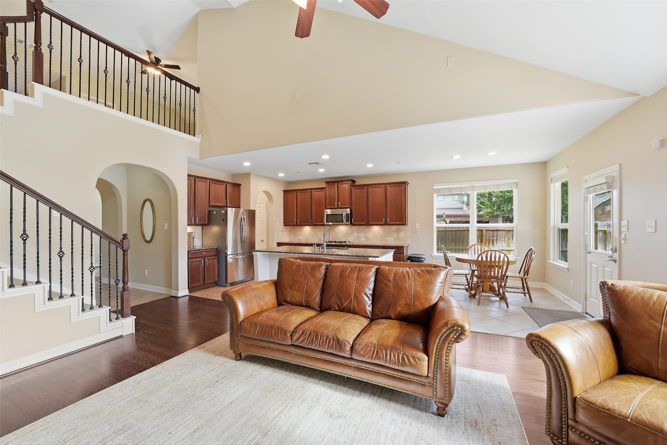 9982 Manor Spring Lane Property Photo 6