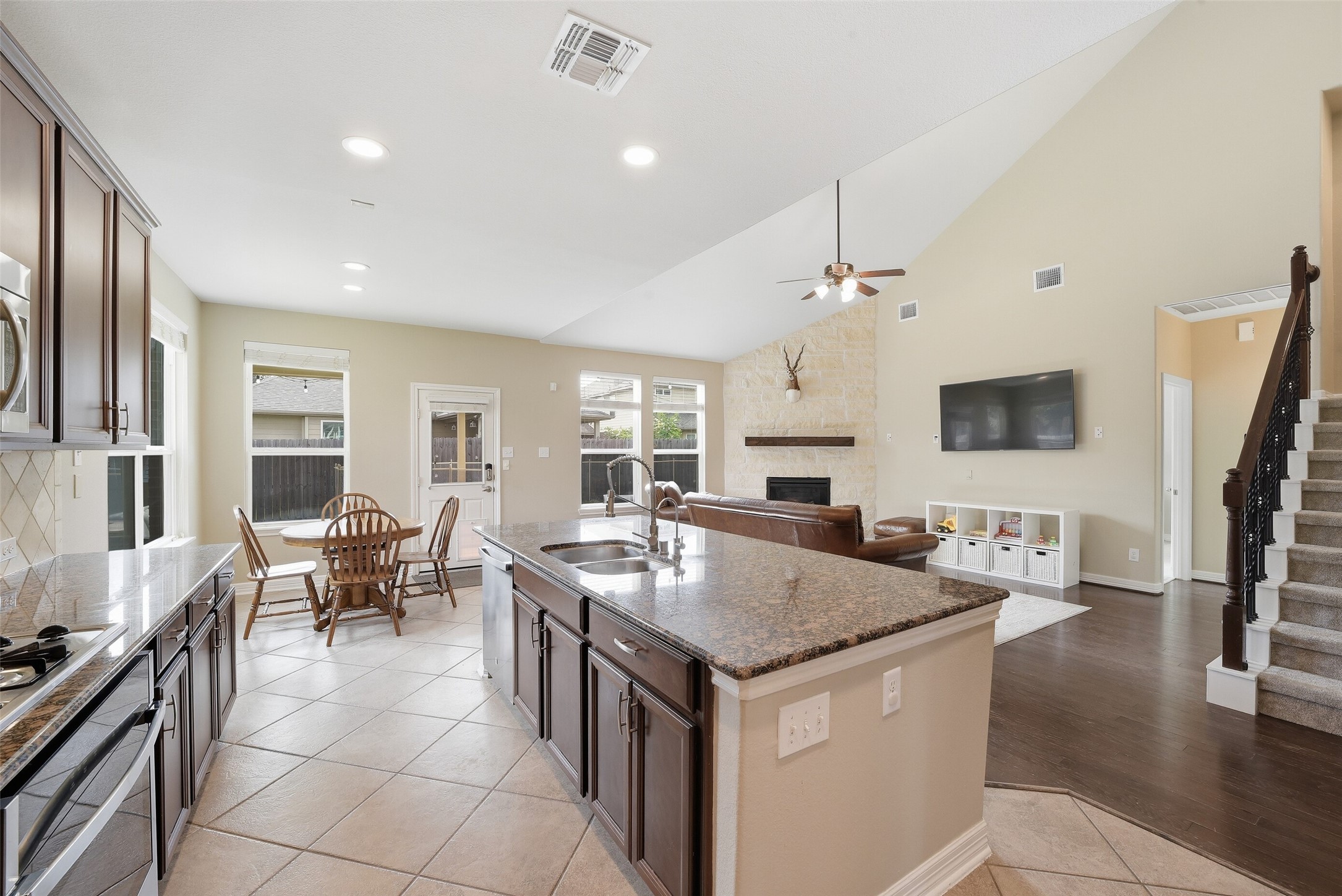 9982 Manor Spring Lane Property Photo 7