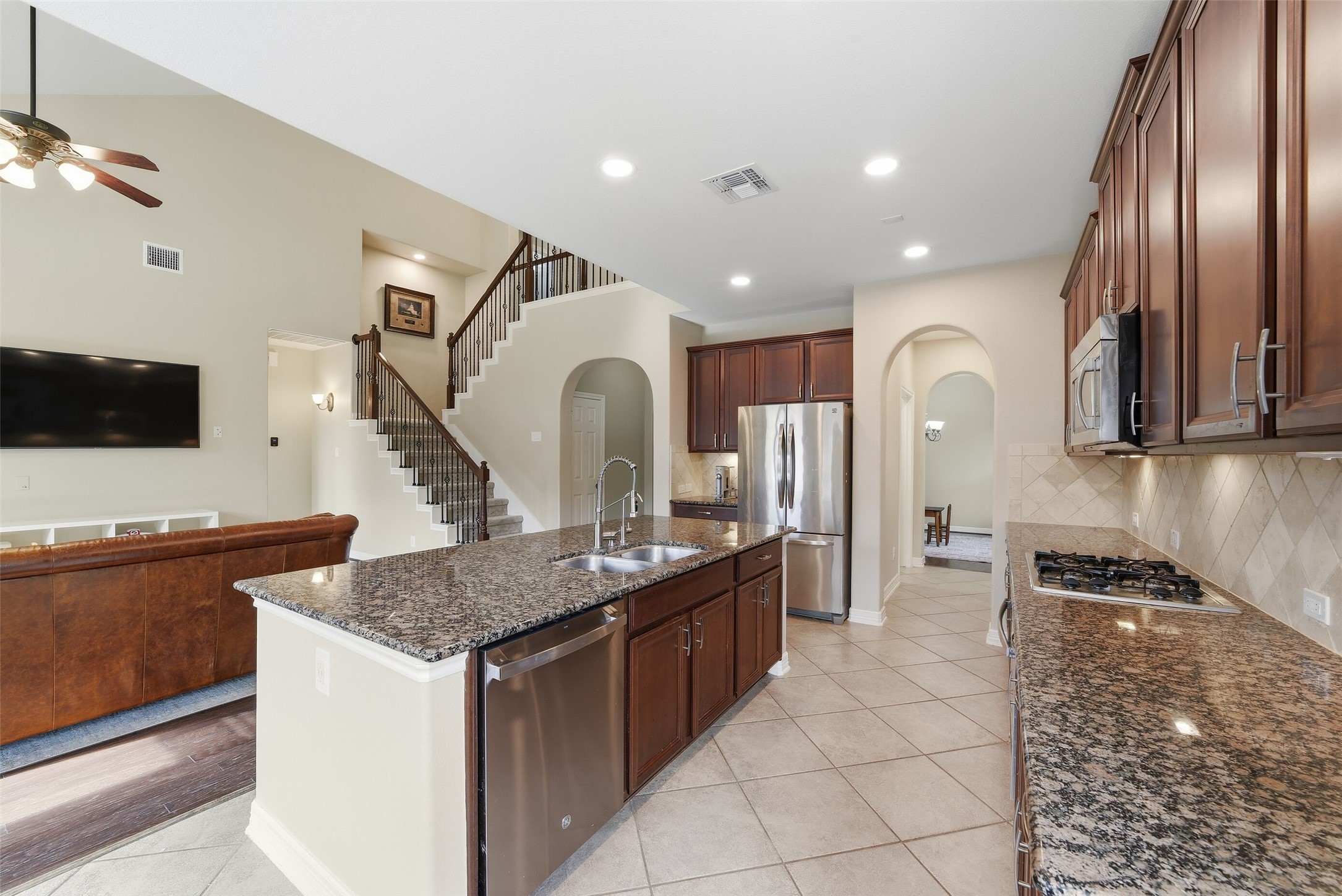 9982 Manor Spring Lane Property Photo 8