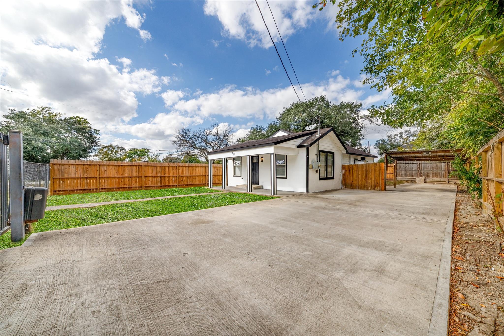 9201 Klondike Street, Houston Tx 77075 Property Photo 1