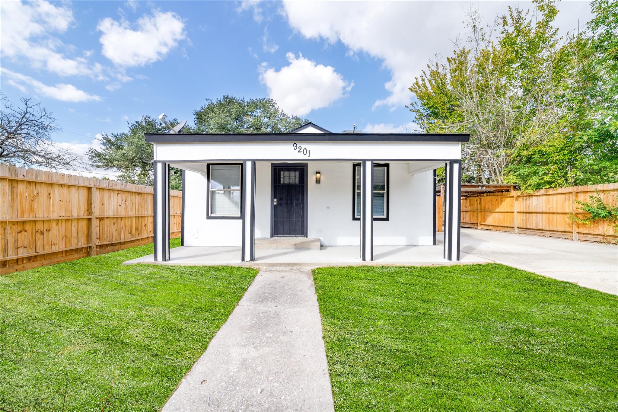 9201 Klondike Street, Houston Tx 77075 Property Photo 2
