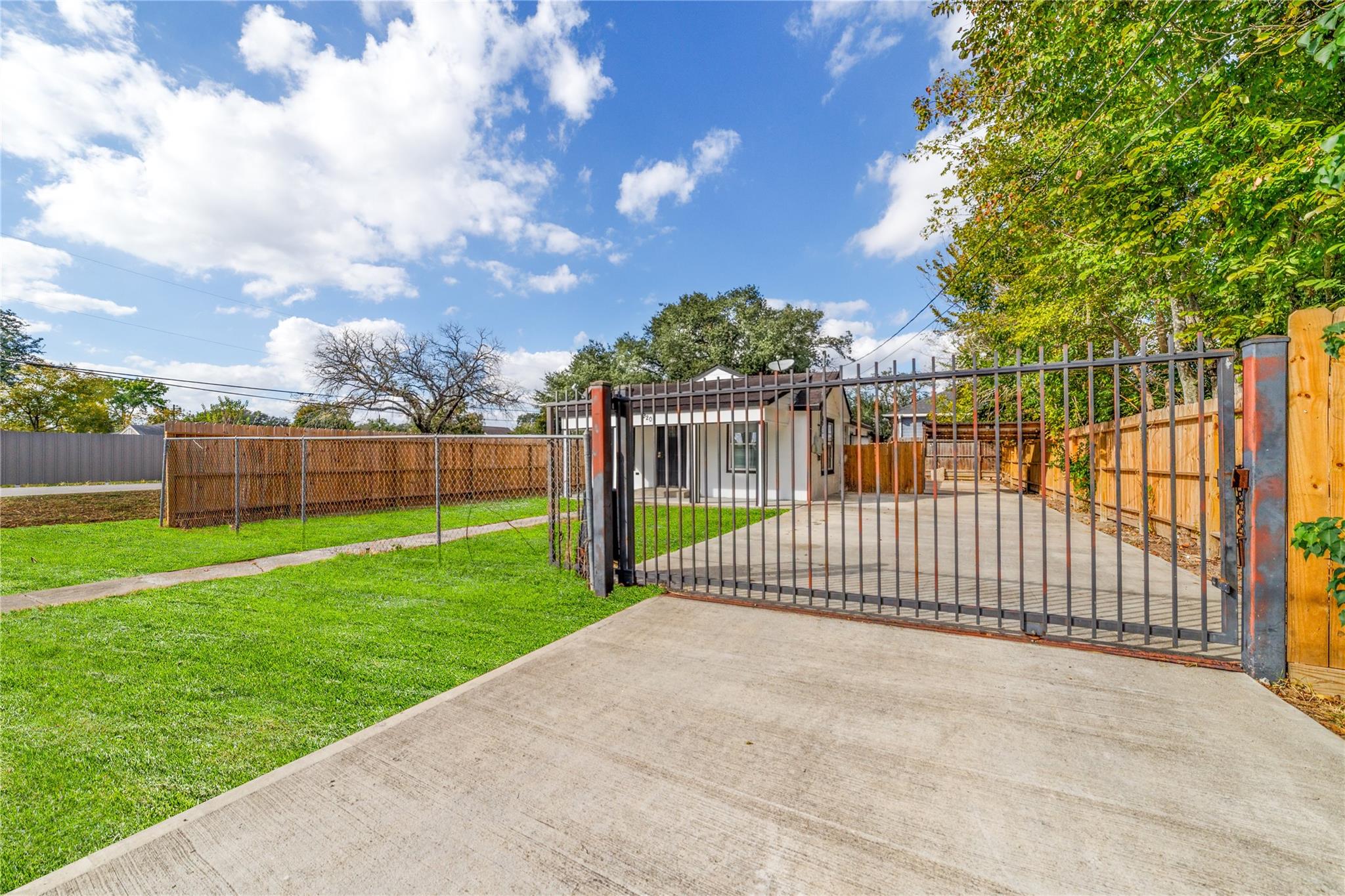 9201 Klondike Street, Houston Tx 77075 Property Photo 3
