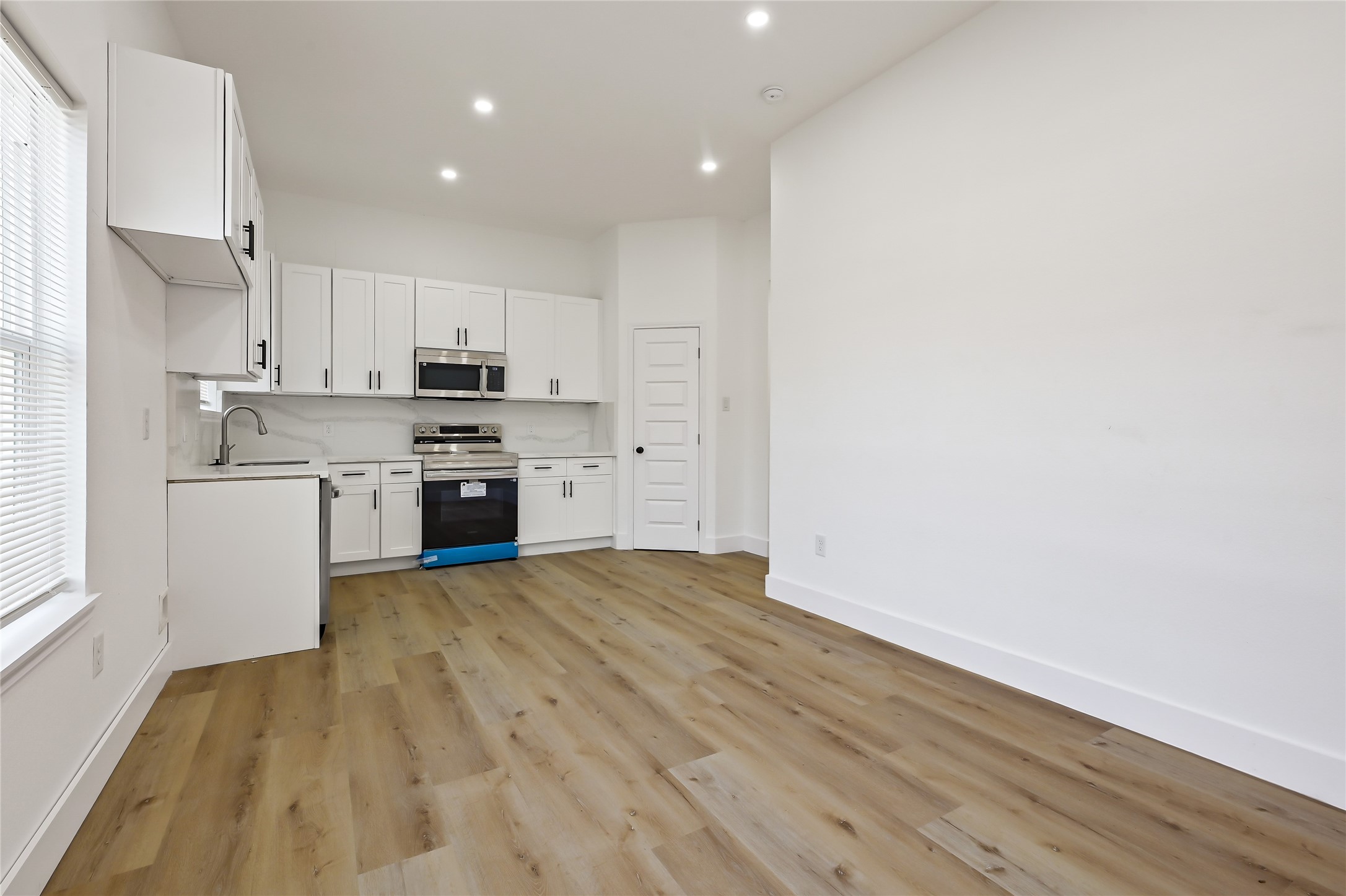 8123 Betty Boop Street A/b Property Photo 3