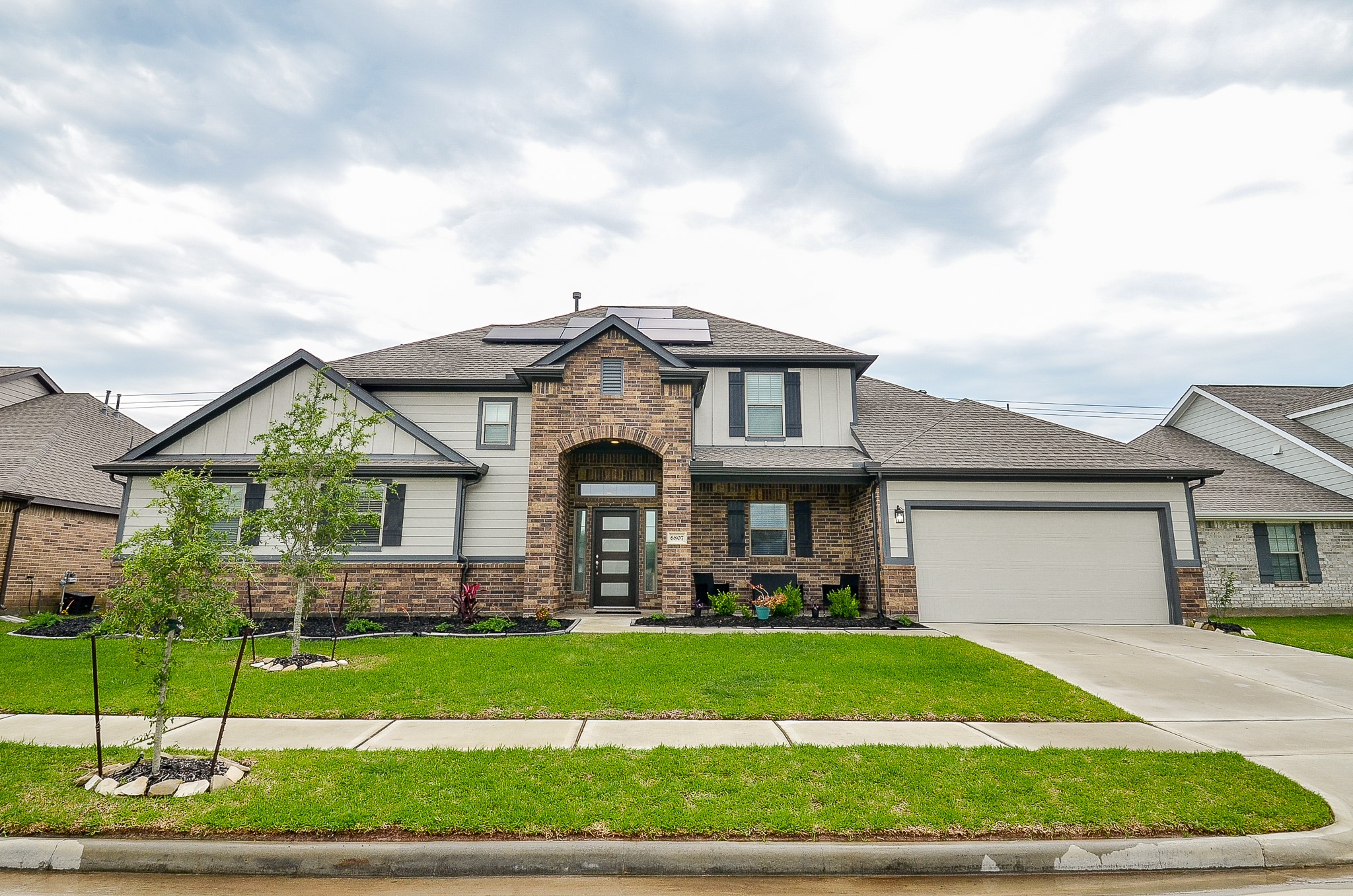 6807 Vista Ledge Drive Property Photo 1