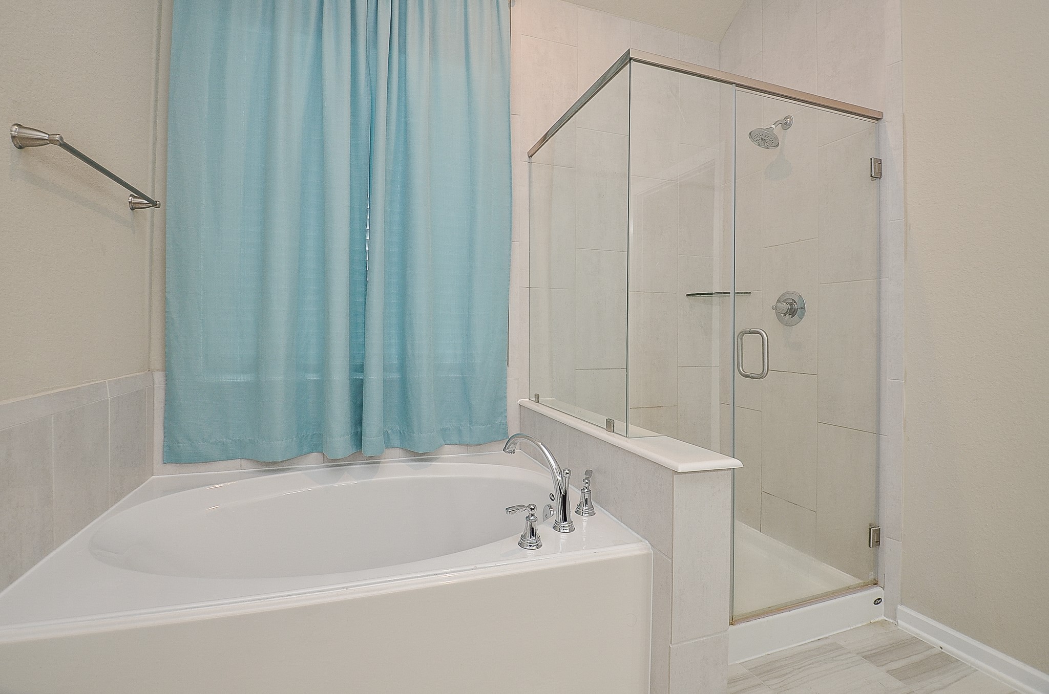 6807 Vista Ledge Drive Property Photo 12