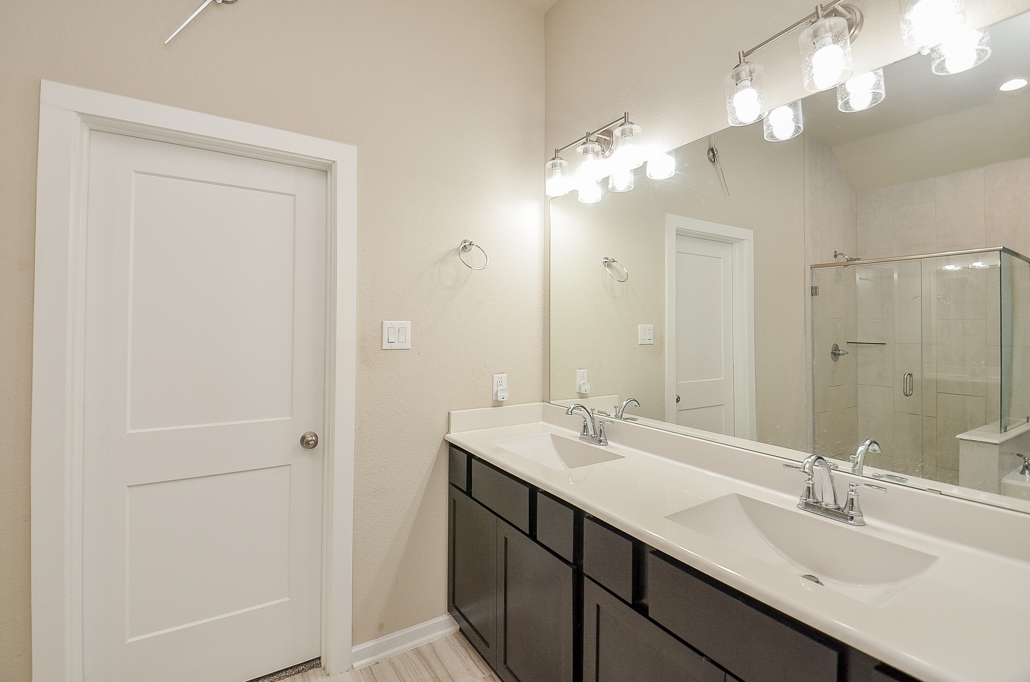 6807 Vista Ledge Drive Property Photo 13