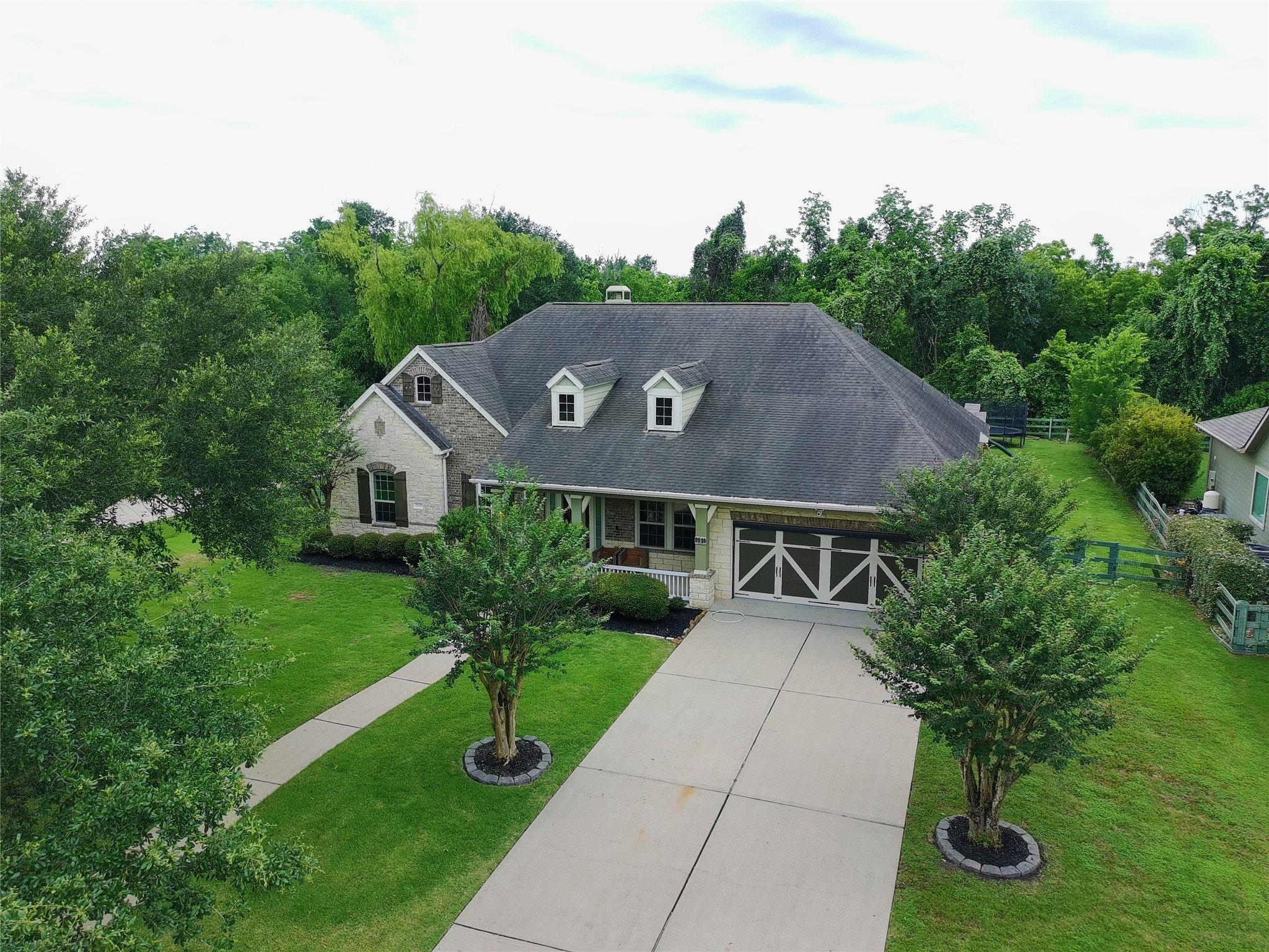 5119 Water Oak Crescent Property Photo 1