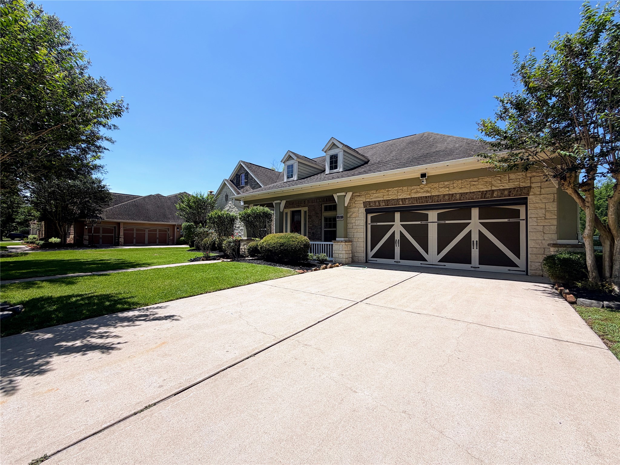 5119 Water Oak Crescent Property Photo 3