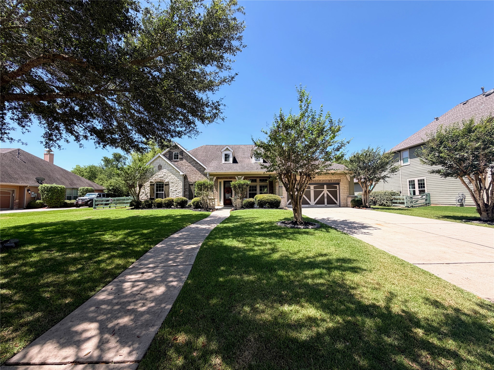 5119 Water Oak Crescent Property Photo 4