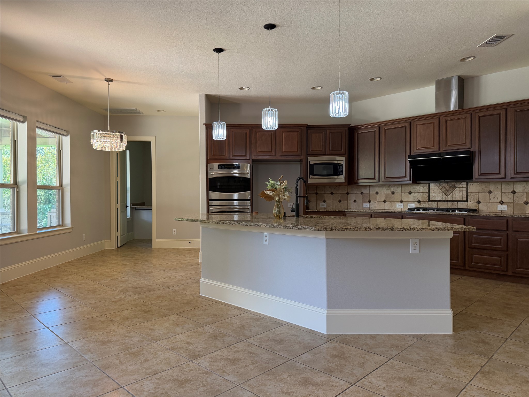 5119 Water Oak Crescent Property Photo 15