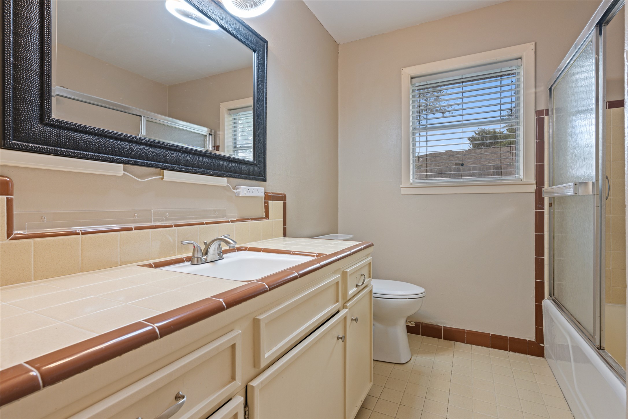 3808 Avenue O Property Photo 28