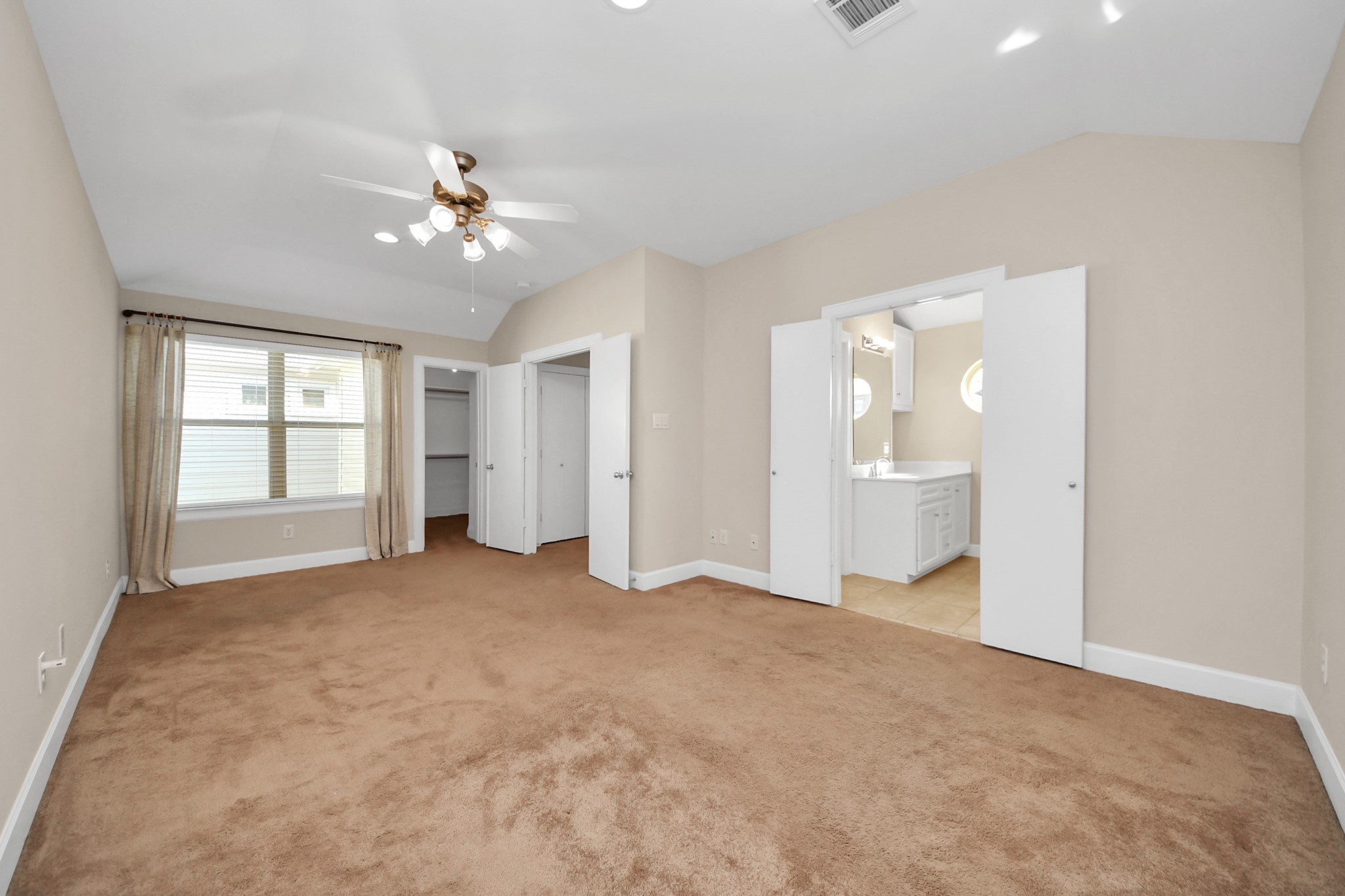 5951 South Loop E 52 Property Photo 7