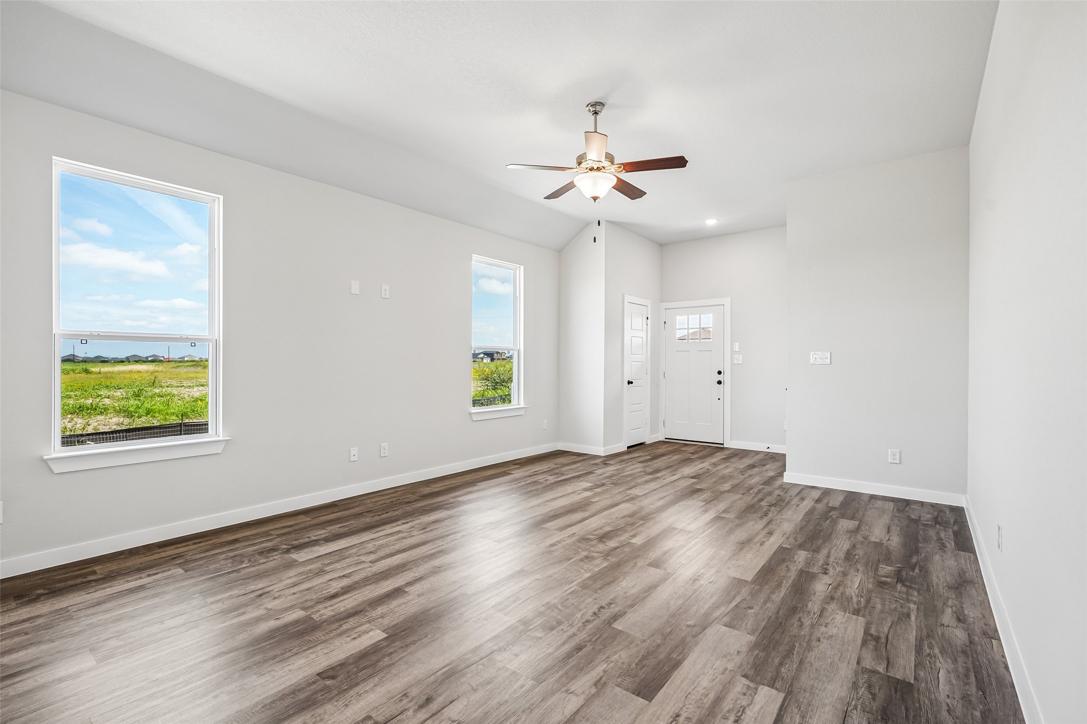 12239 Danza Drive Property Photo 5