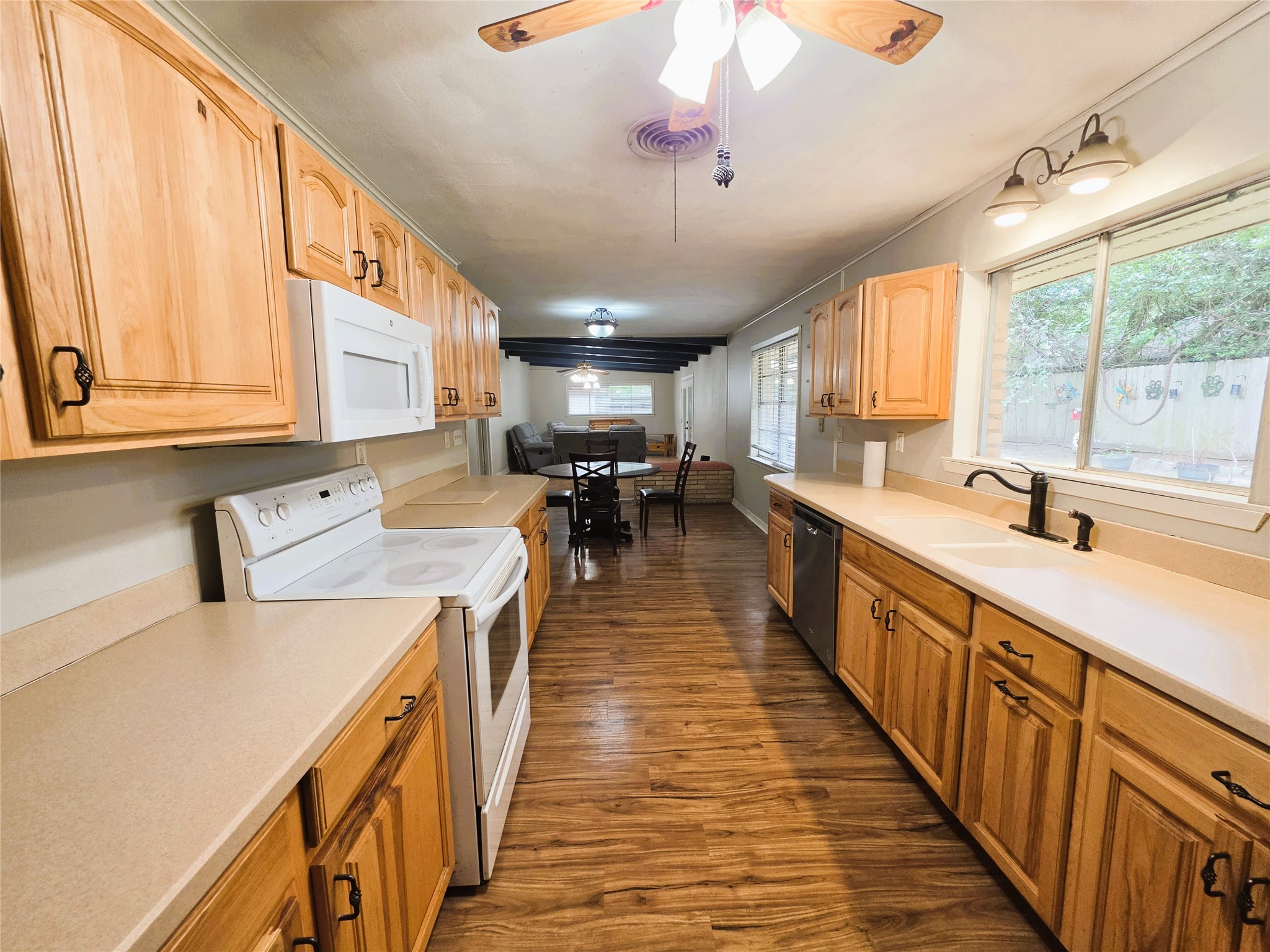 1809 North Roberson Street Property Photo 4