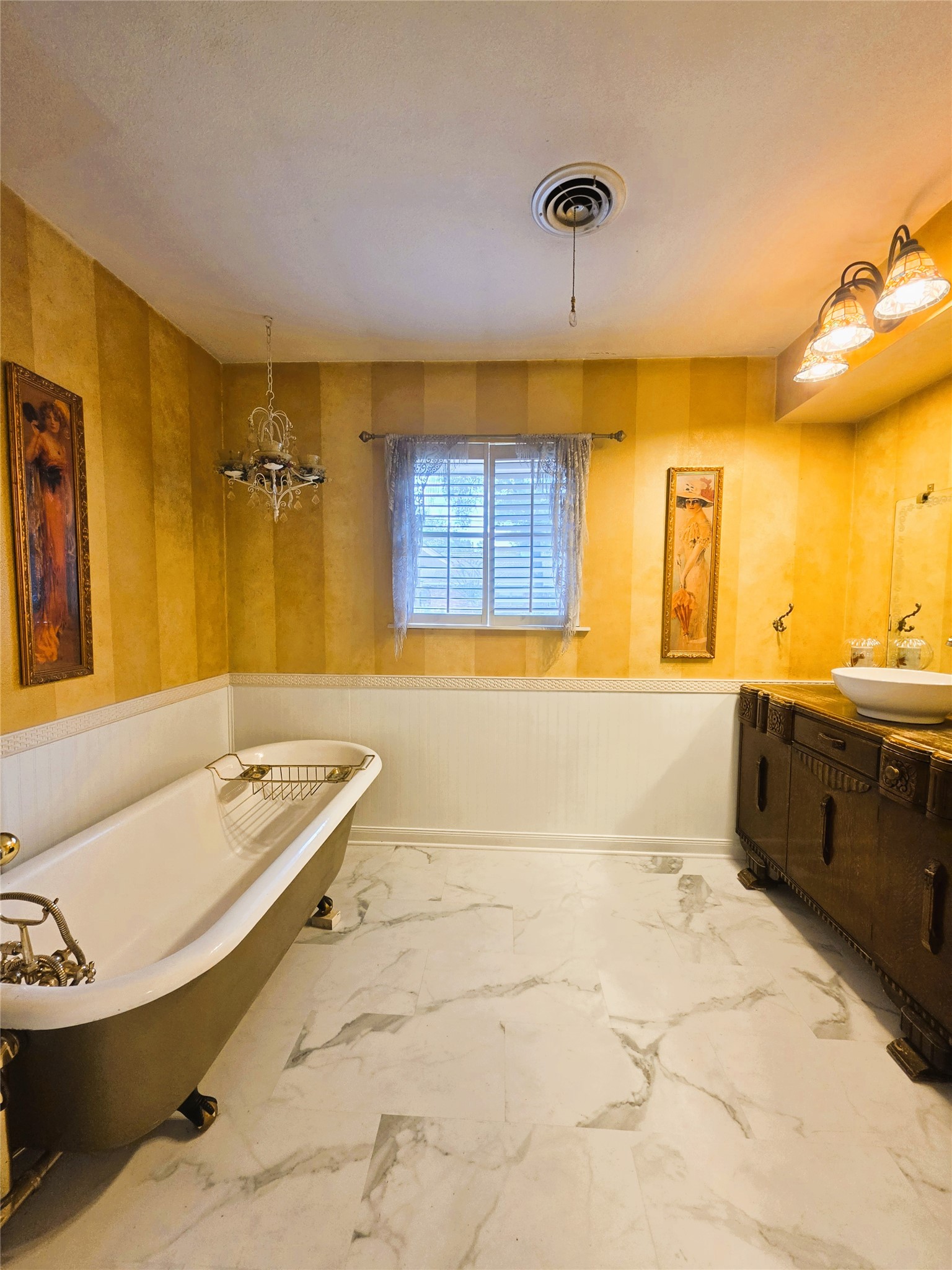 1809 North Roberson Street Property Photo 8