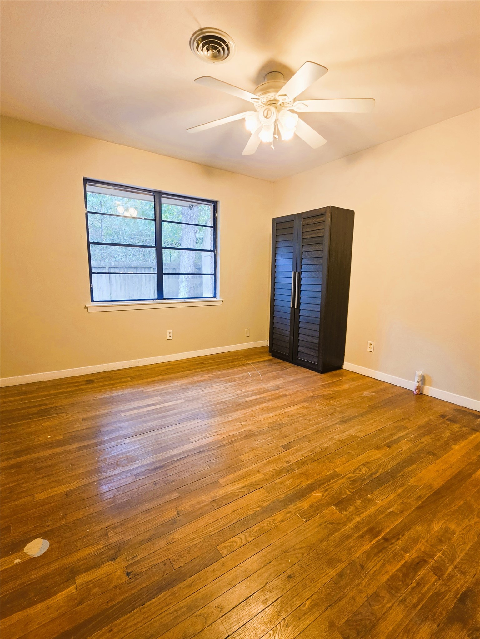 1809 North Roberson Street Property Photo 11