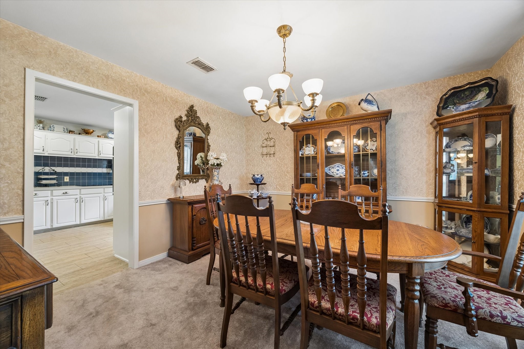 10702 Elmdale Drive Property Photo 4