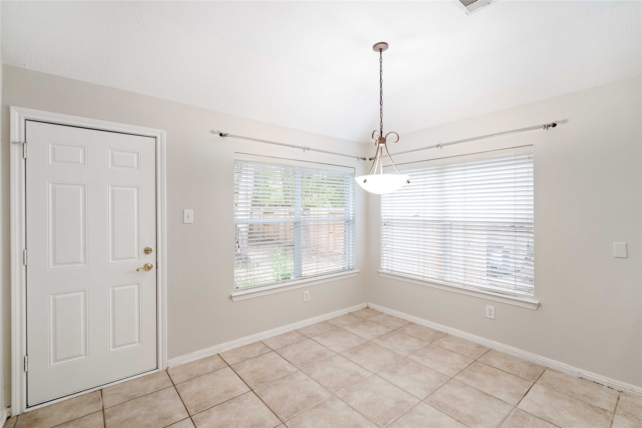 25626 Myrtle Springs Property Photo 10