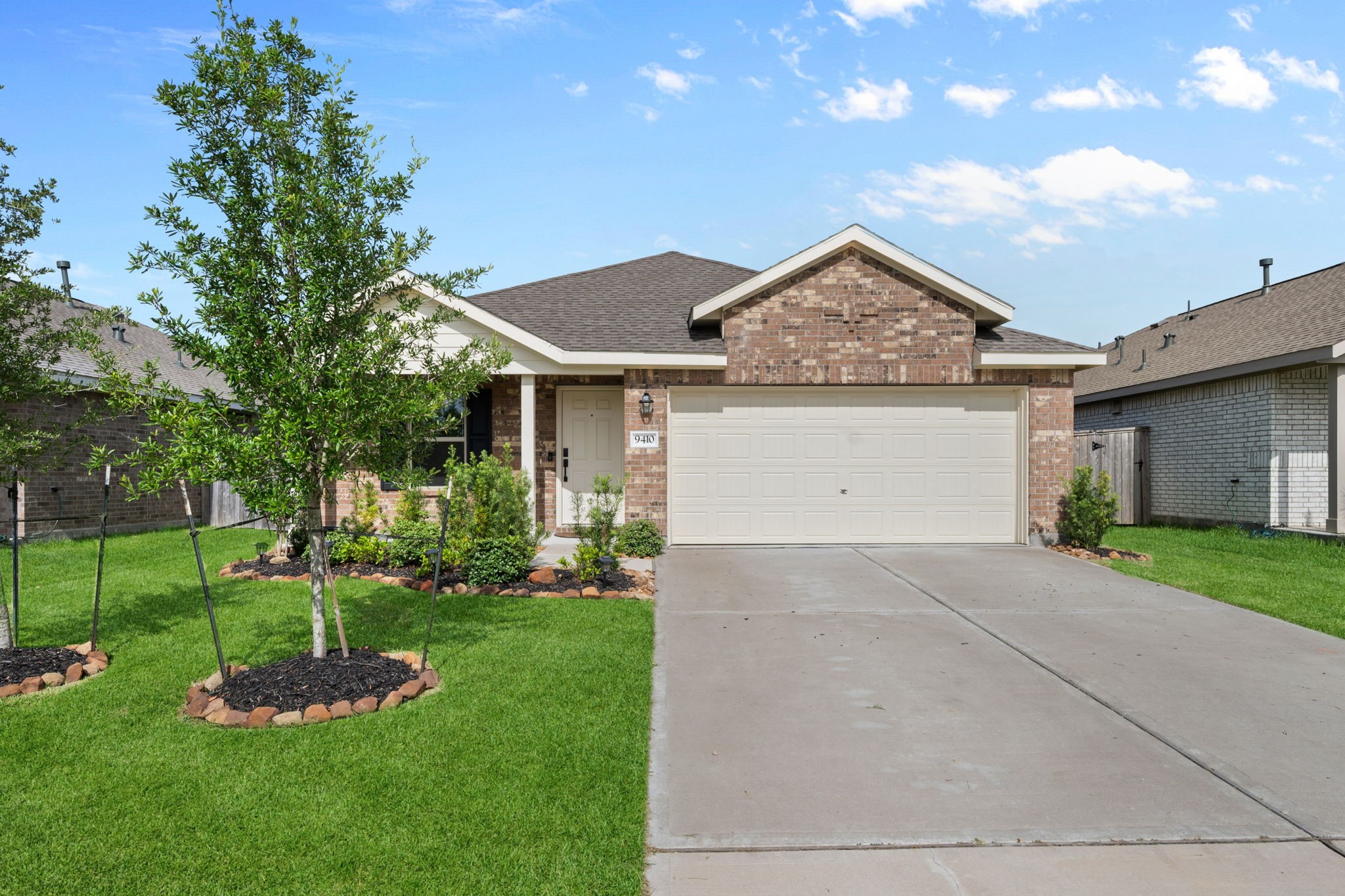 9410 Songlark Crest Dr Property Photo 1