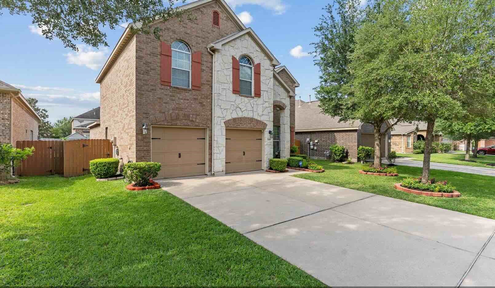 17419 Woodfalls Lane Property Photo 1