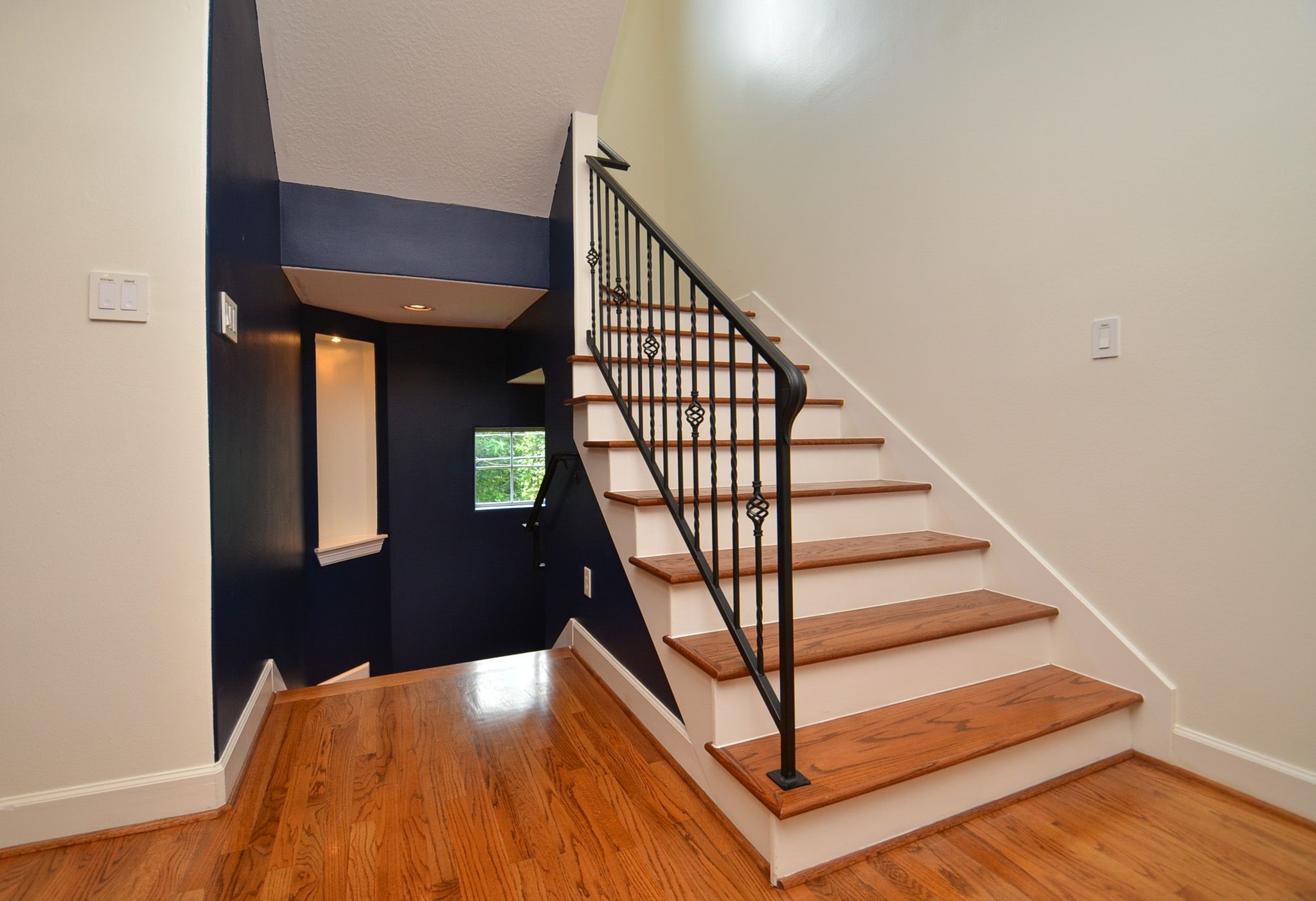 4609 Floyd Street B Property Photo 4