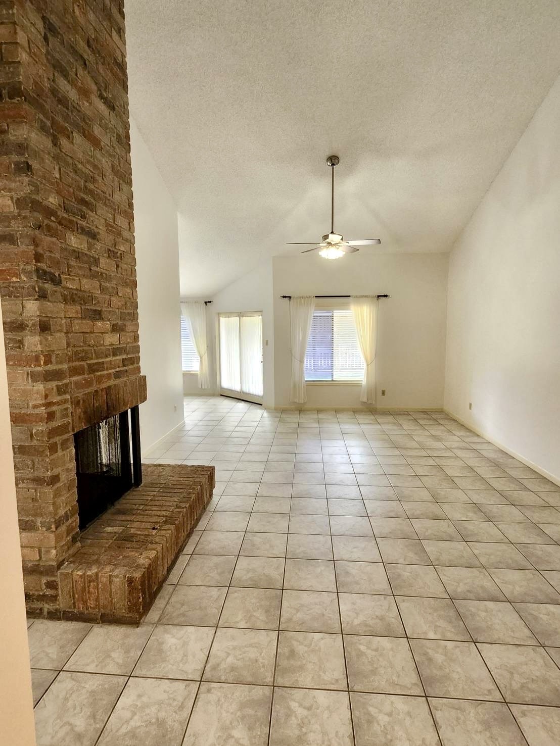 2118 Hickory Lawn Drive Property Photo 3