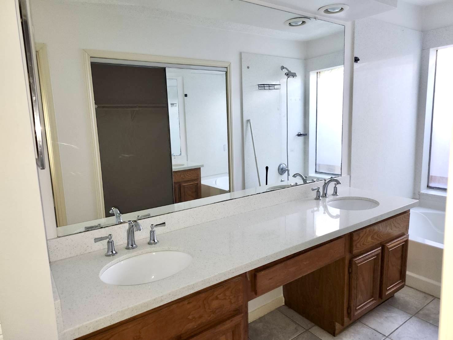 2118 Hickory Lawn Drive Property Photo 7
