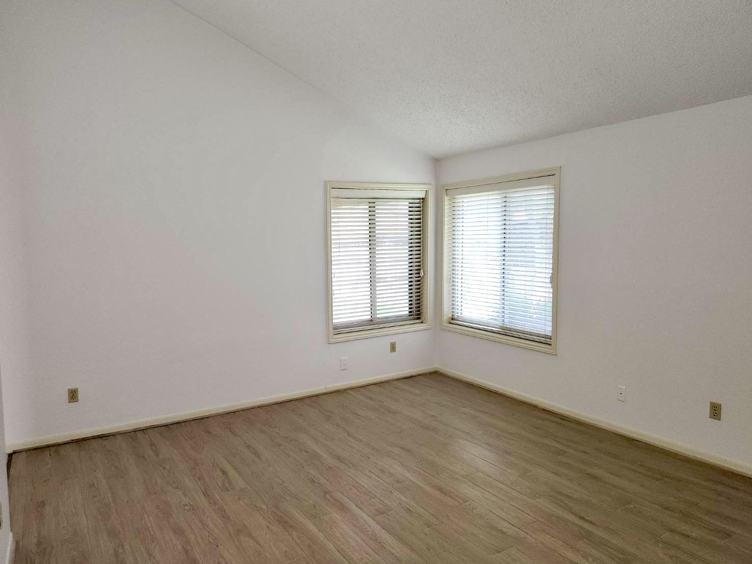 2118 Hickory Lawn Drive Property Photo 12