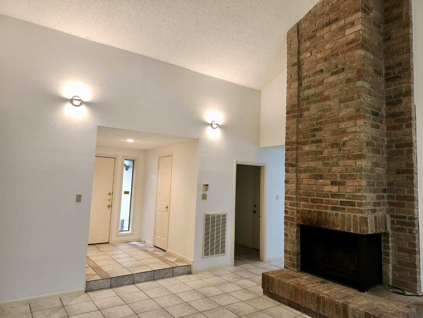 2118 Hickory Lawn Drive Property Photo 13