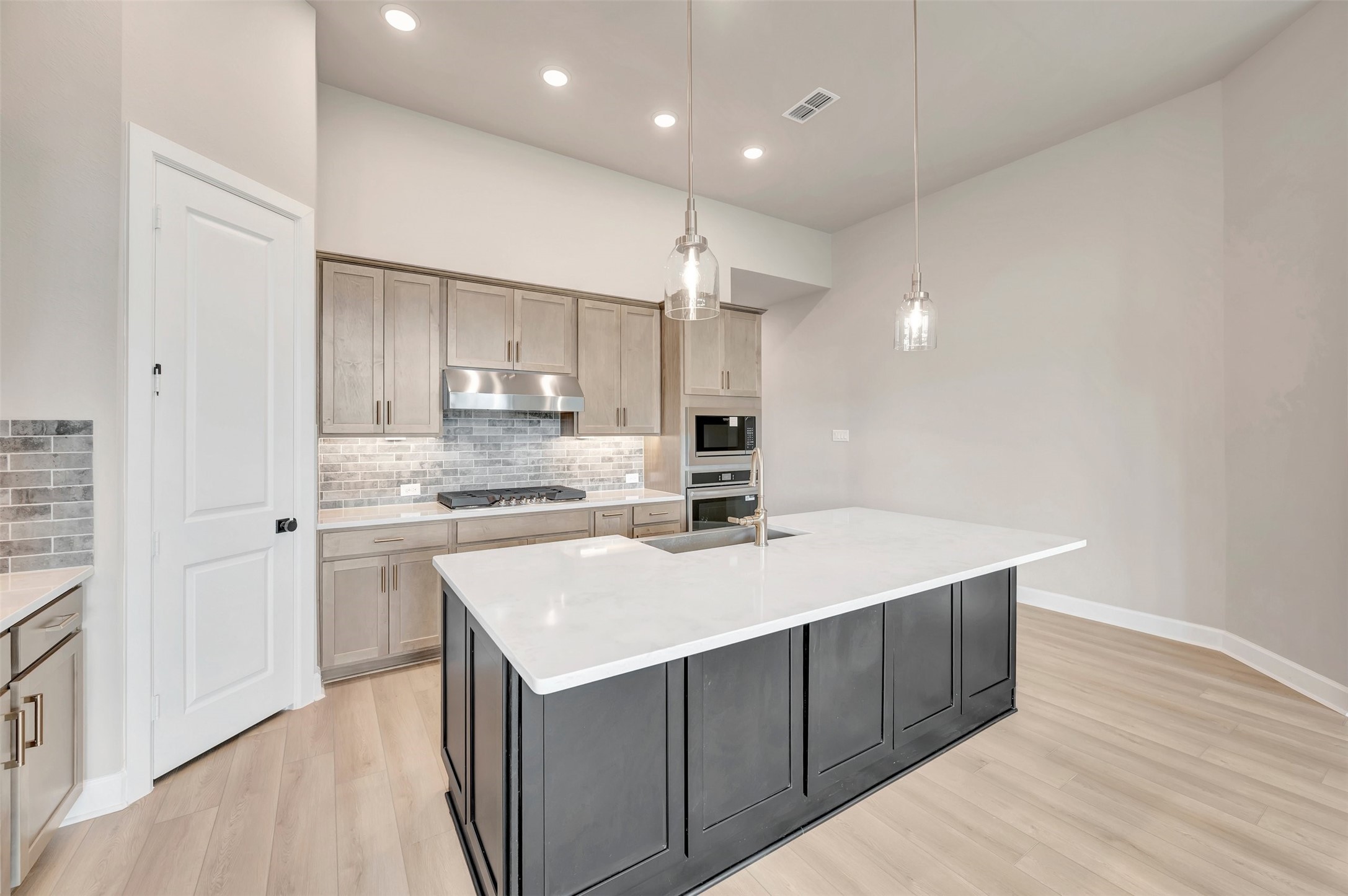 9107 Clear Water Trail Property Photo 27