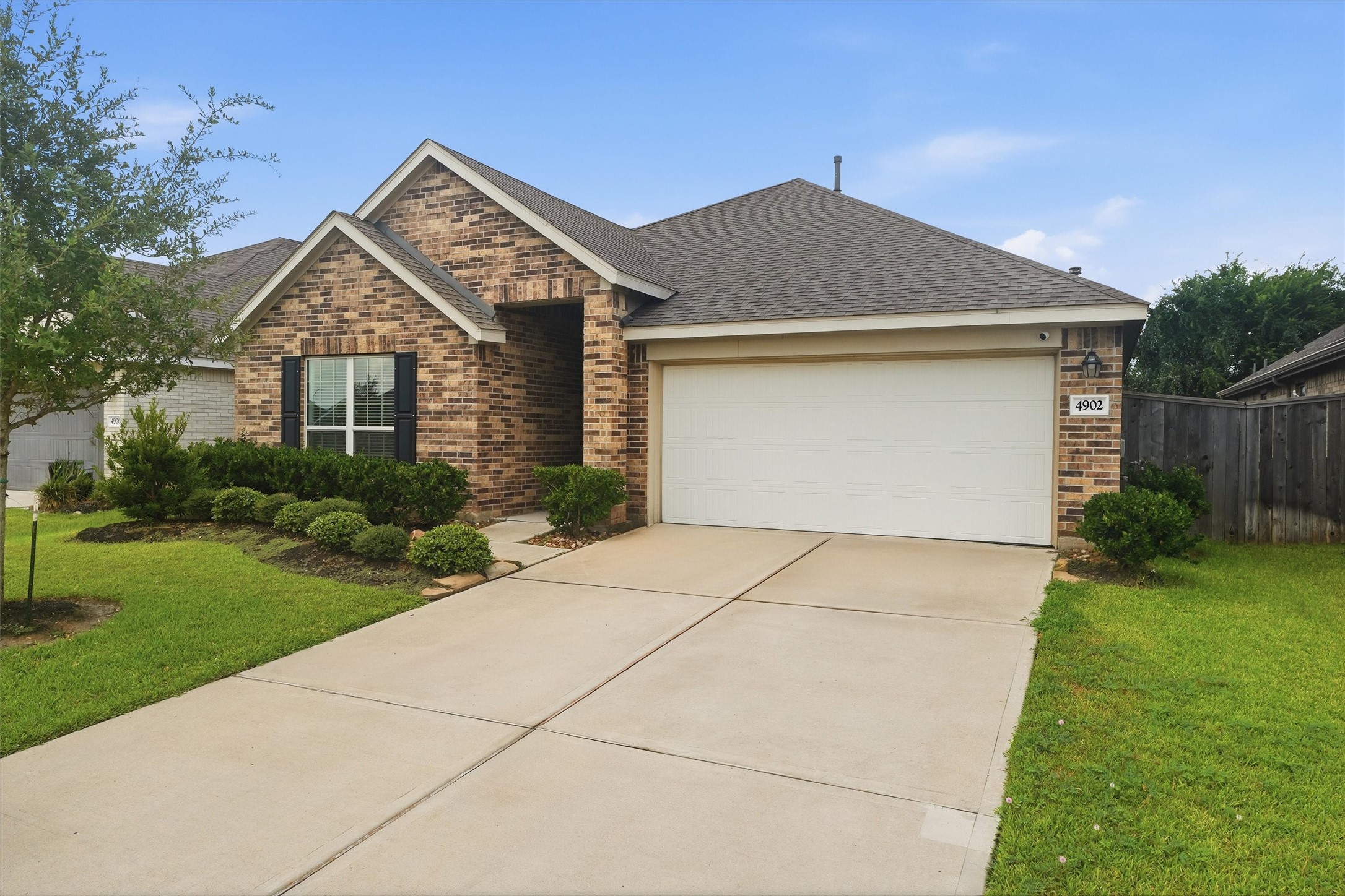 4902 Penton Meadow Lane Property Photo 2