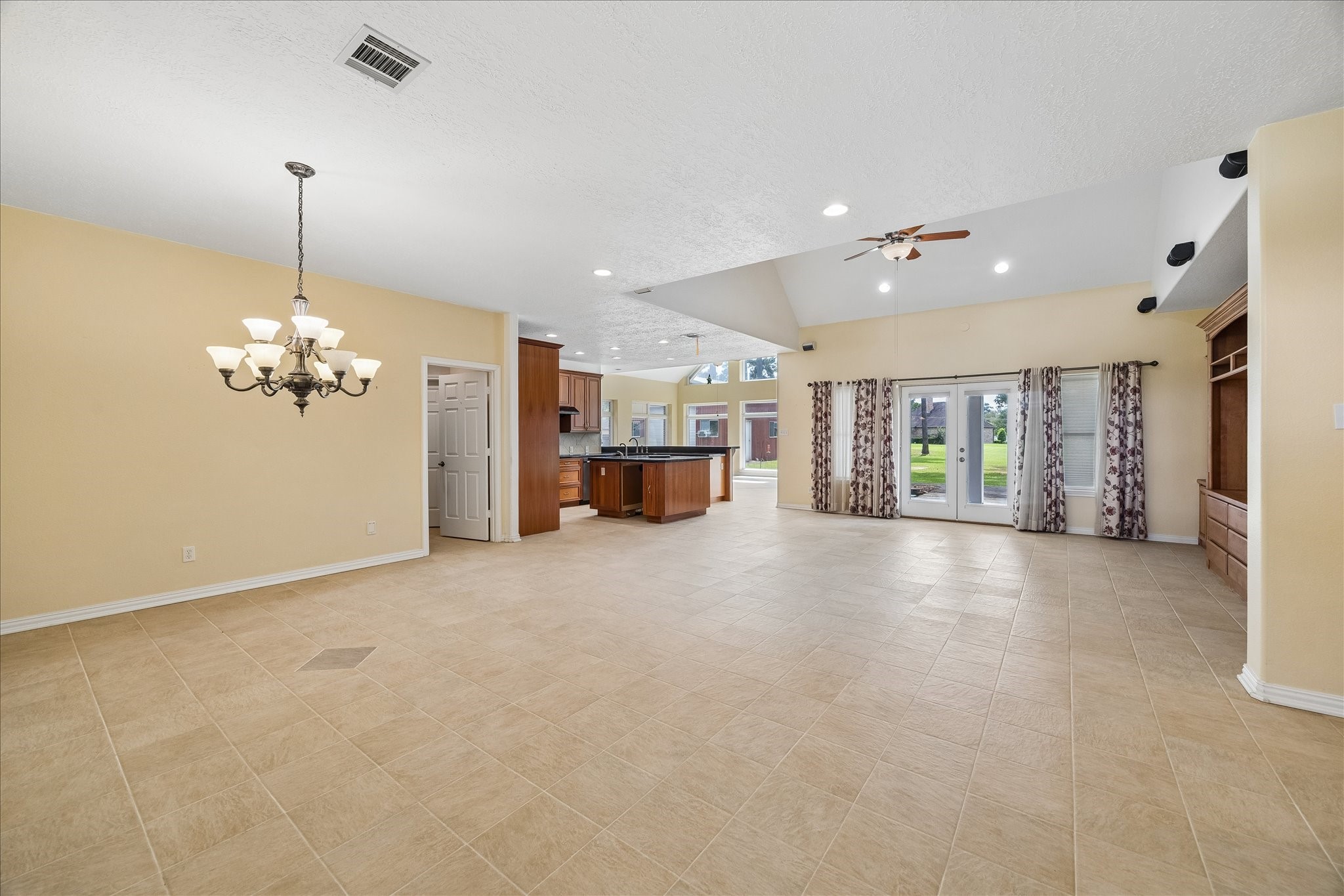 319 Mariachi Street Property Photo 5
