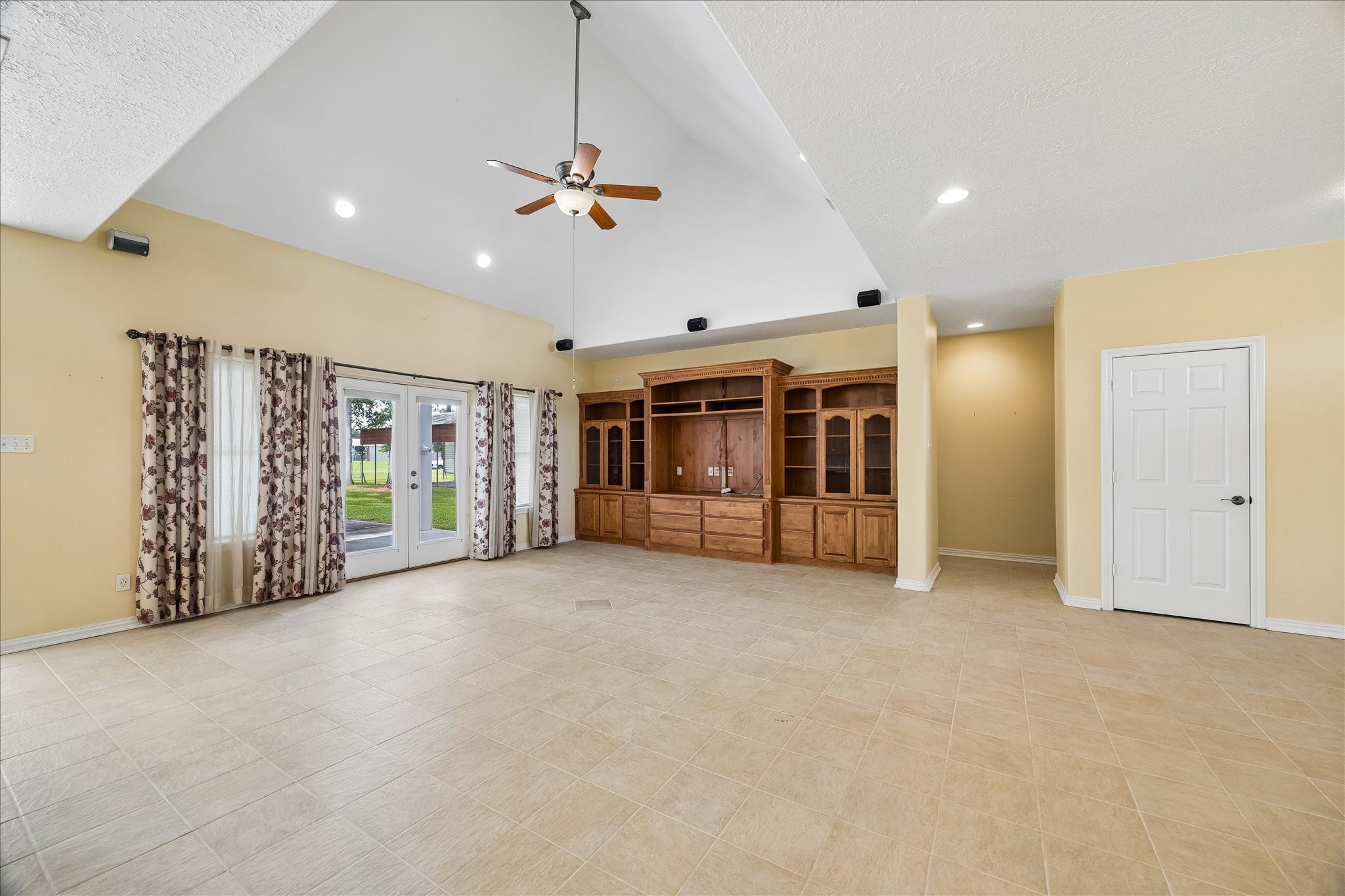 319 Mariachi Street Property Photo 8