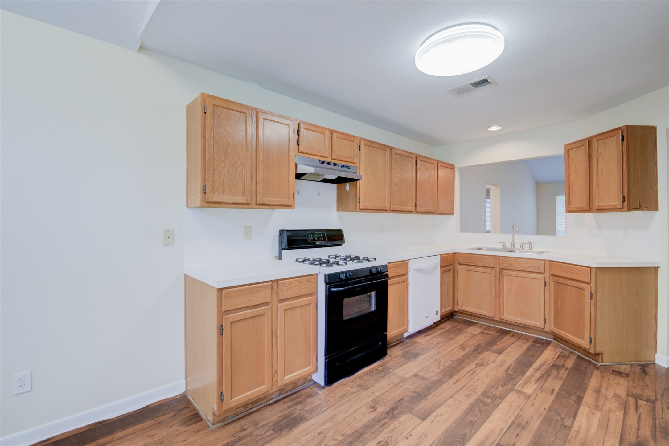 2422 Pine Cone Drive Property Photo 12