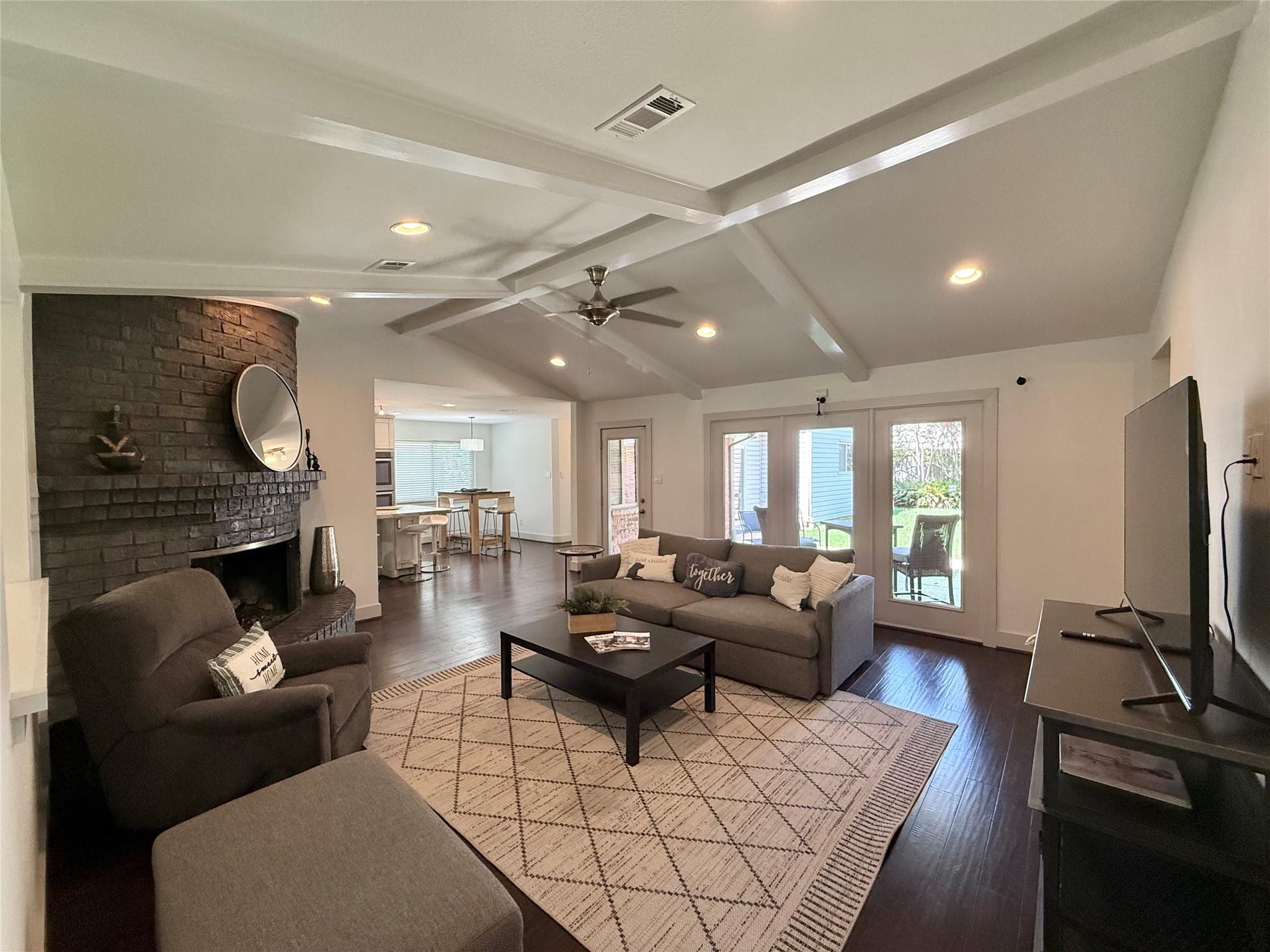 5638 Grape Street Property Photo 8