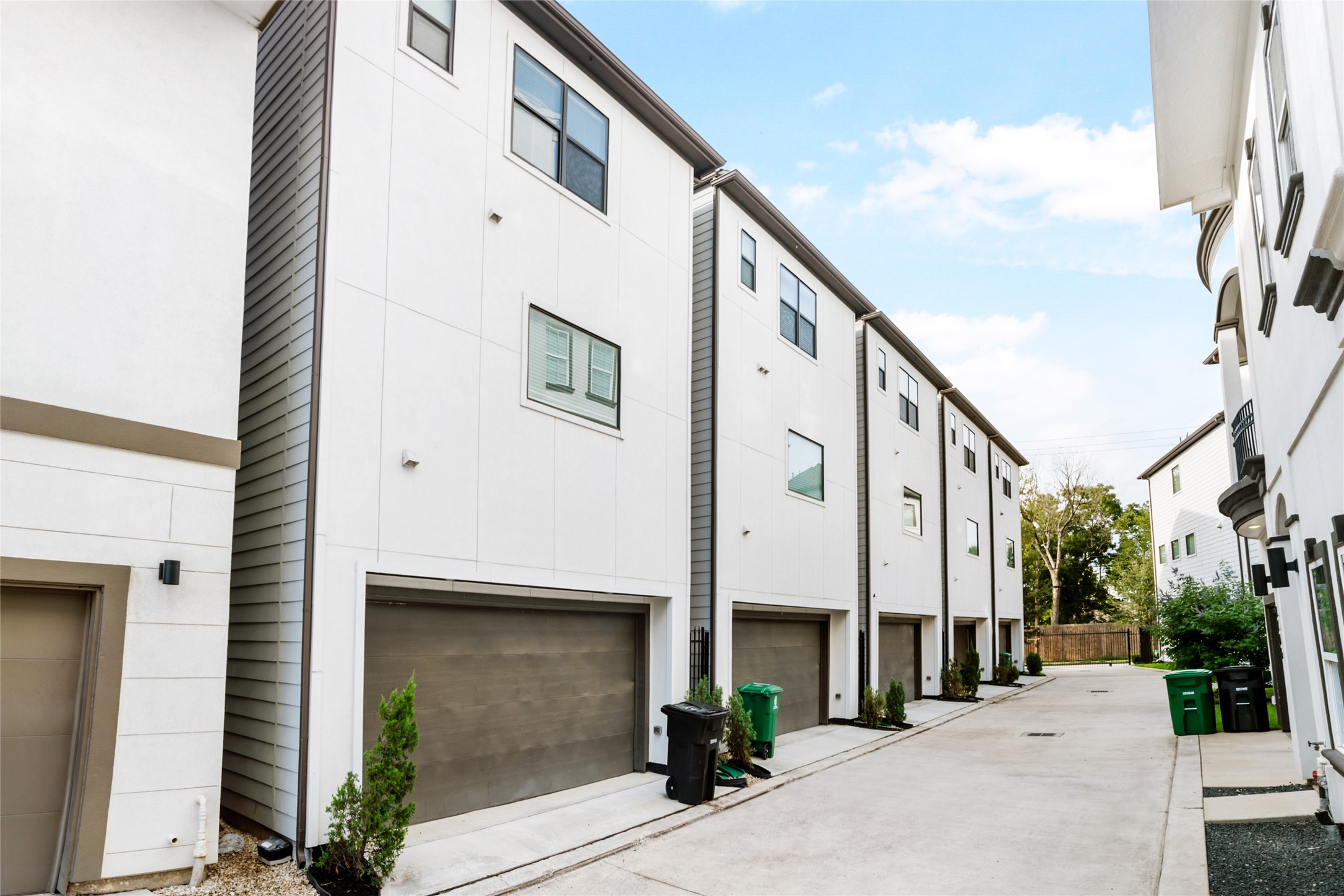 211 Milby Street Property Photo 4