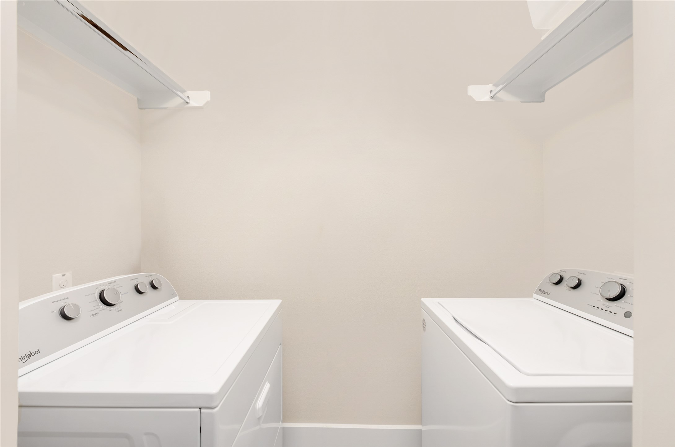 211 Milby Street Property Photo 6